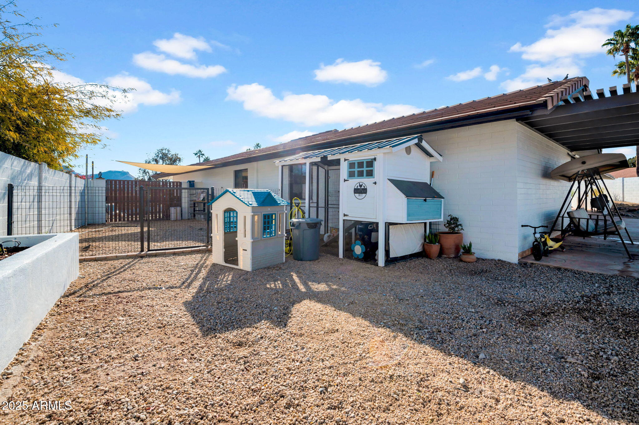 214 E MARCONI Avenue