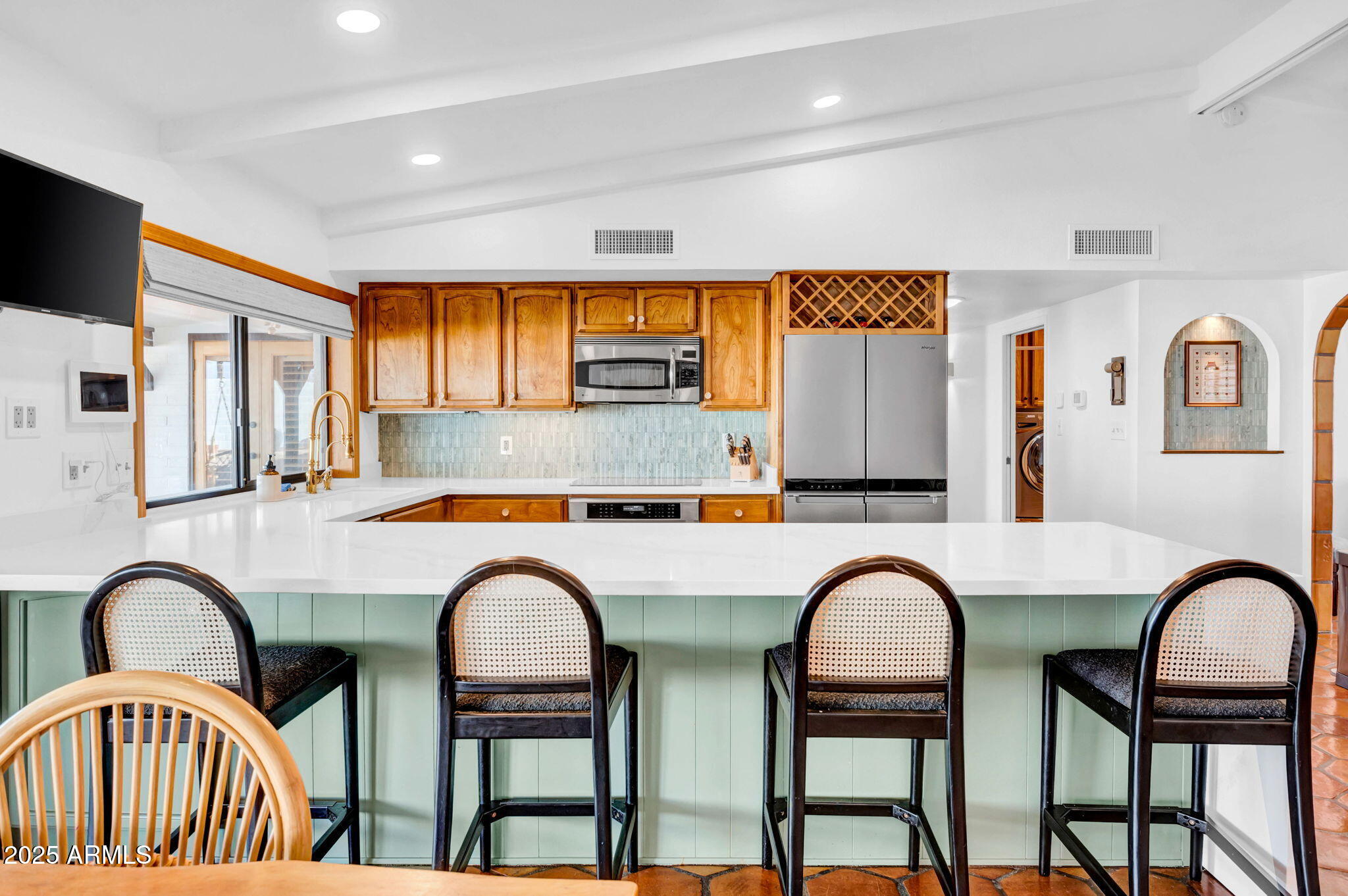 214 E MARCONI Avenue