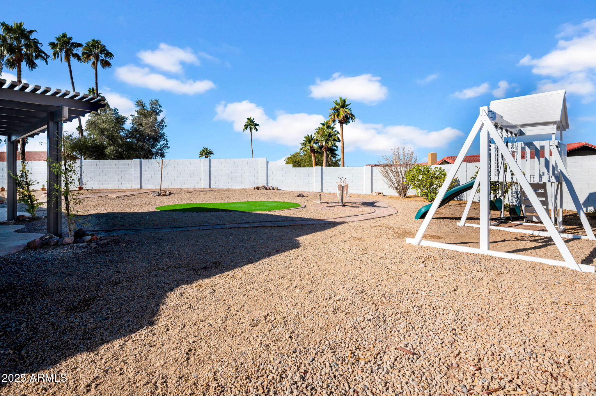 214 E MARCONI Avenue