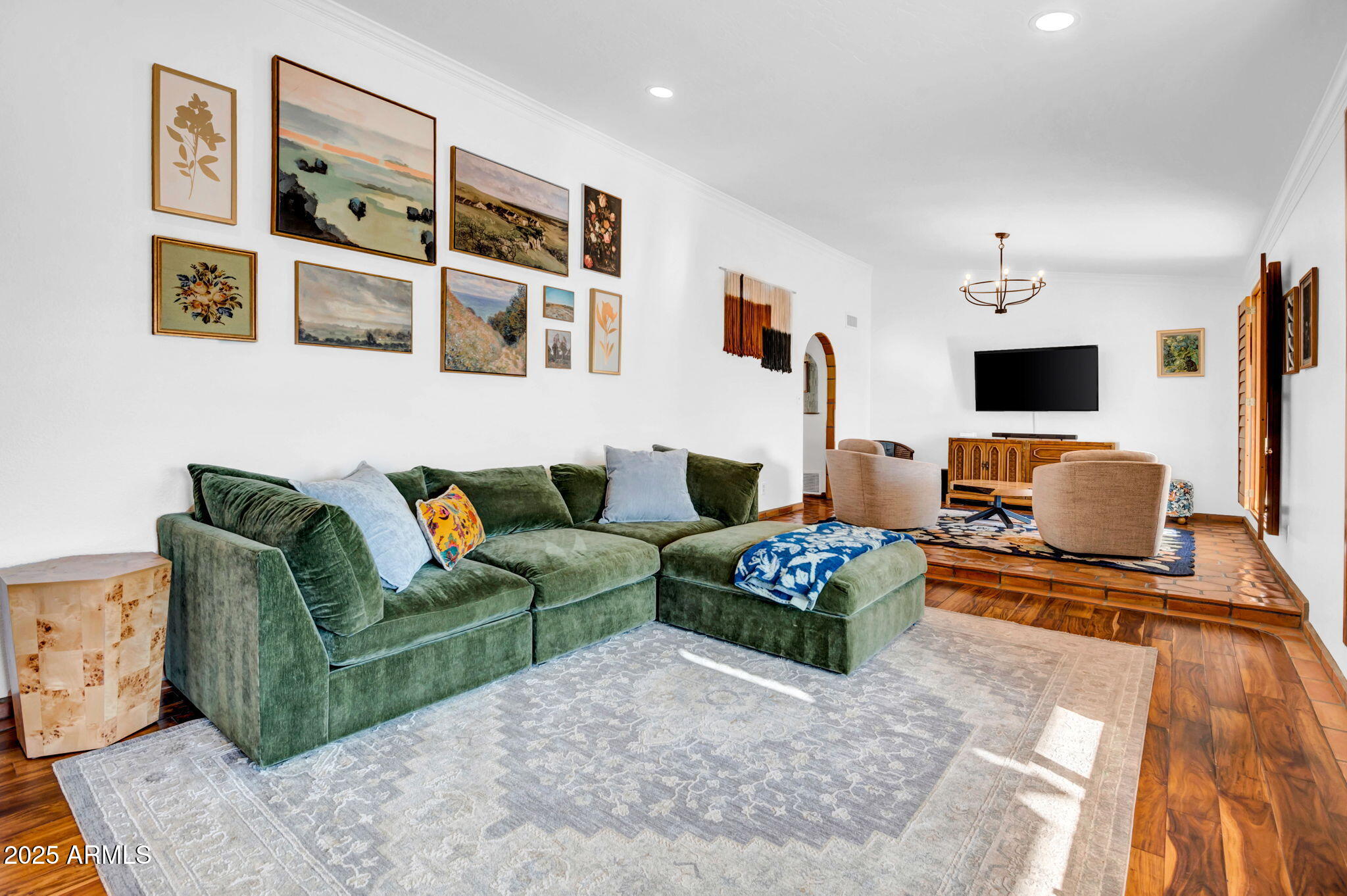 214 E MARCONI Avenue