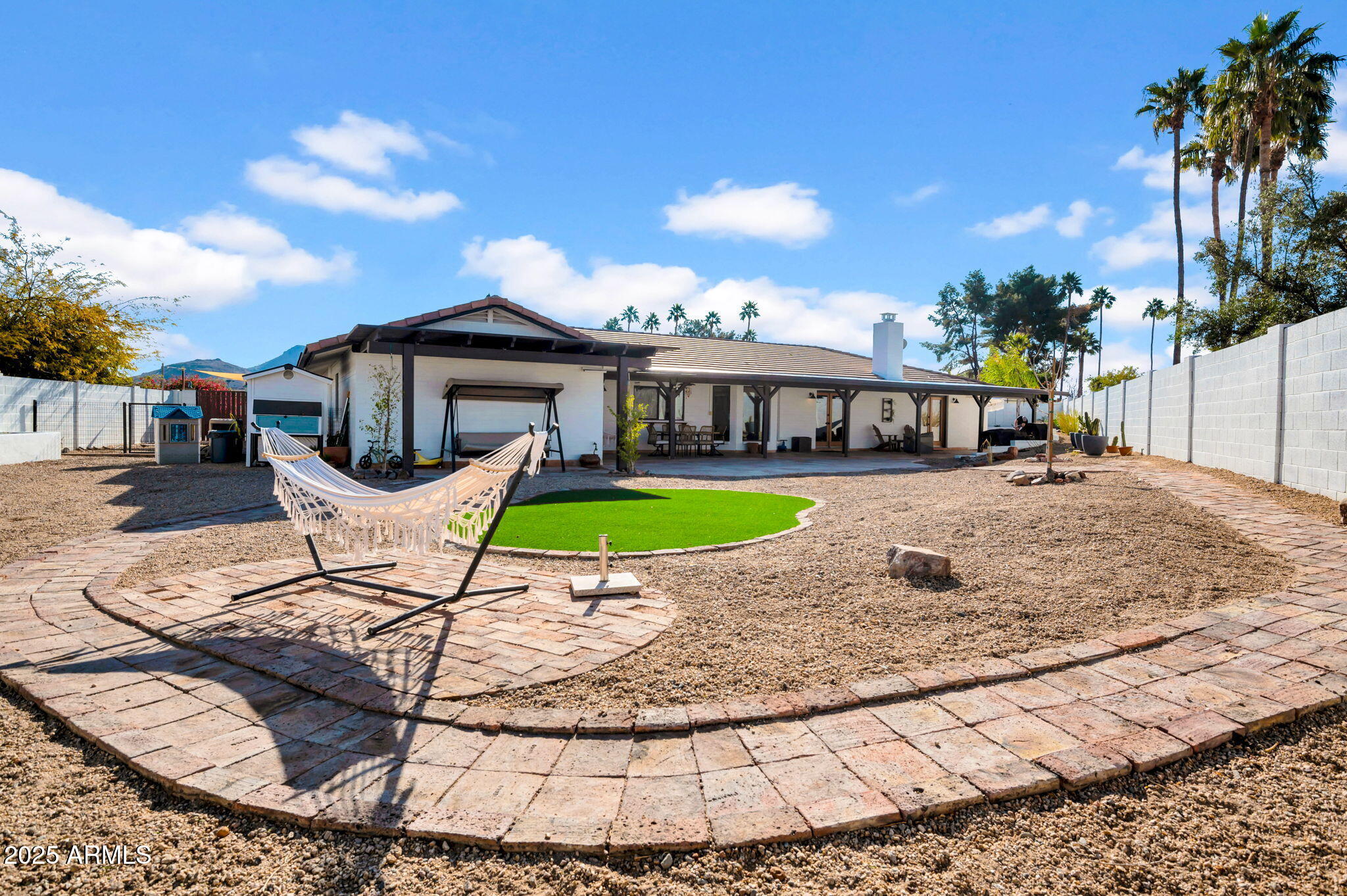 214 E MARCONI Avenue