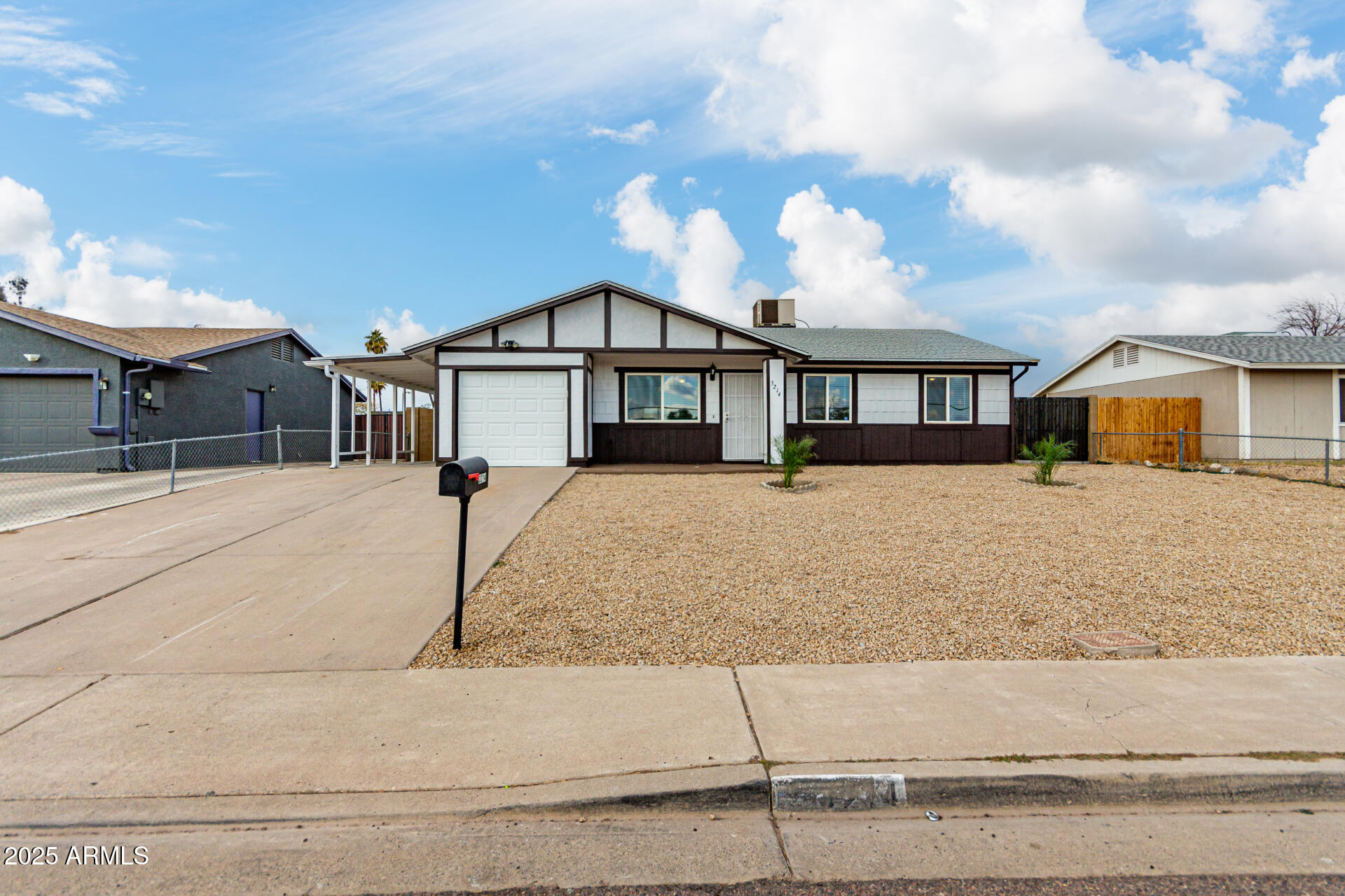 3214 W GROVERS Avenue