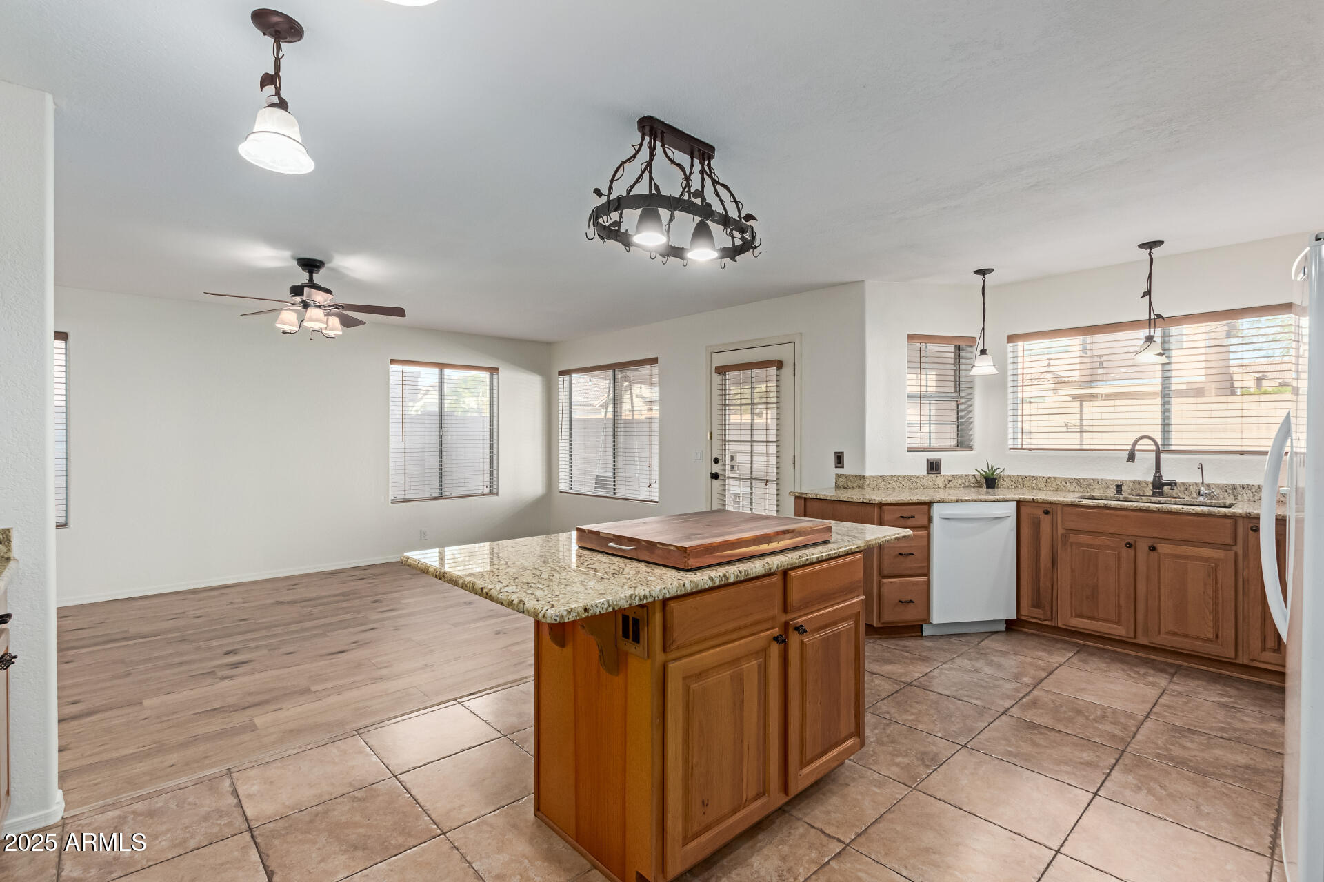 4248 E RAVEN Road