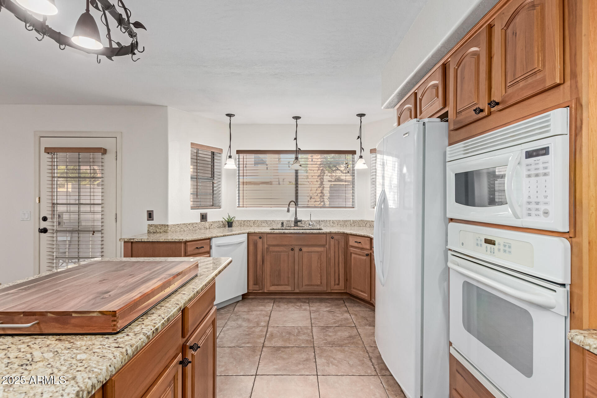 4248 E RAVEN Road
