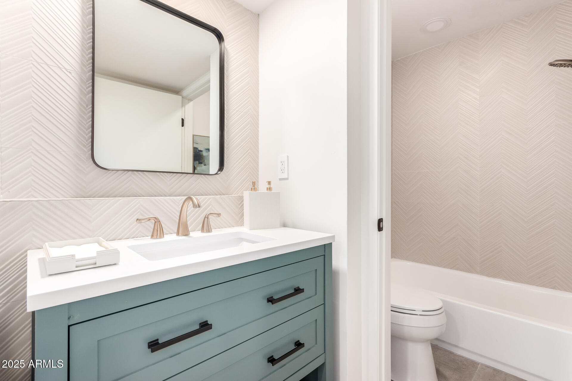 5525 E THOMAS Road # M15