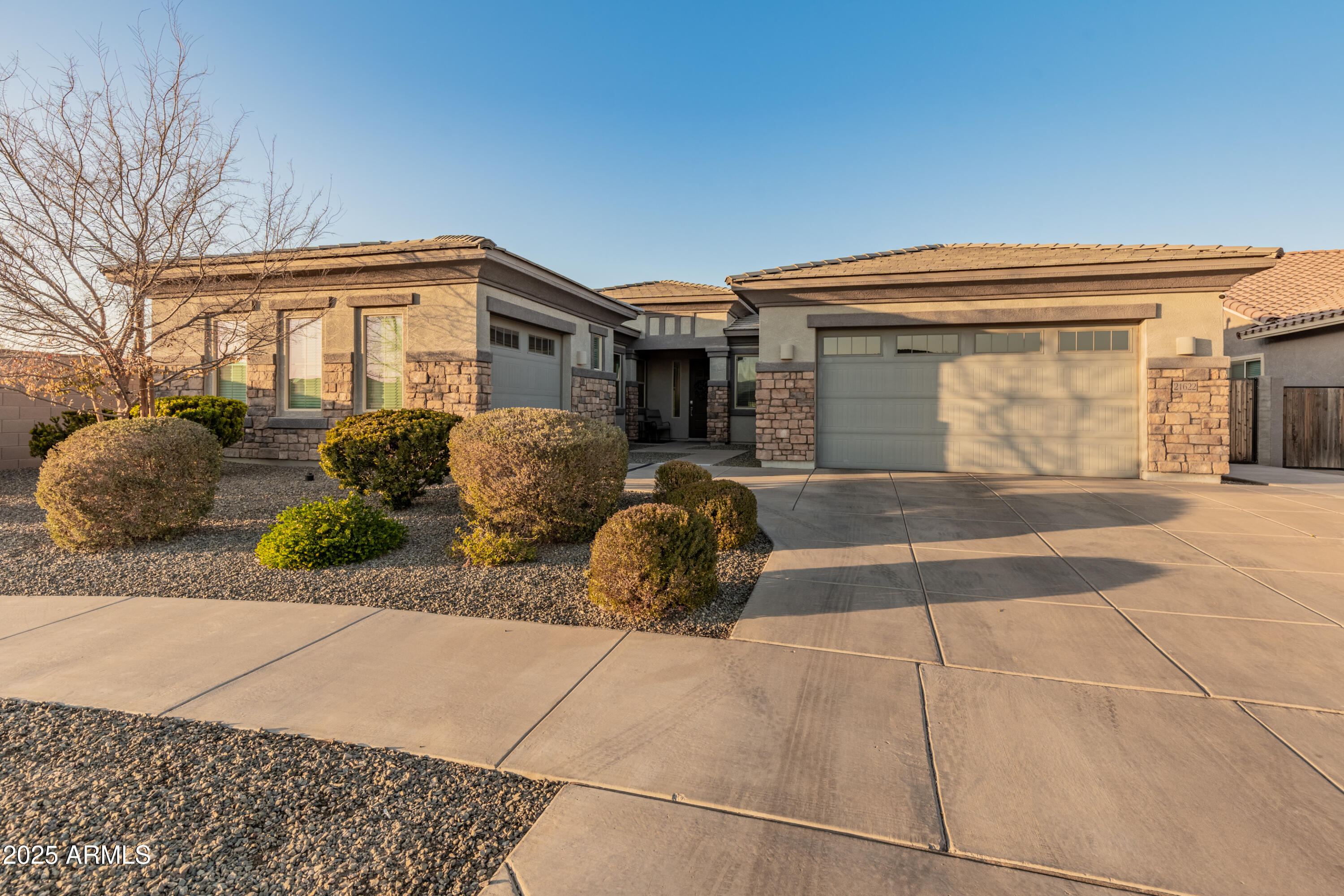 21622 E VIA DE ARBOLES --
