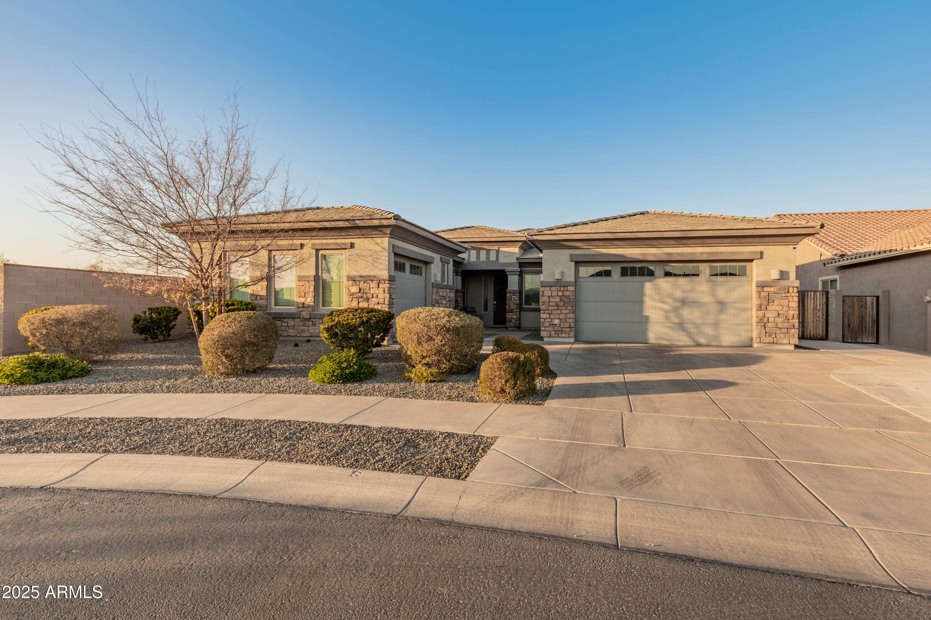21622 E VIA DE ARBOLES --