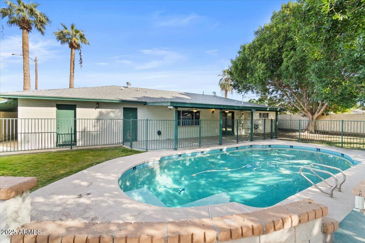 1101 E MARLETTE Avenue