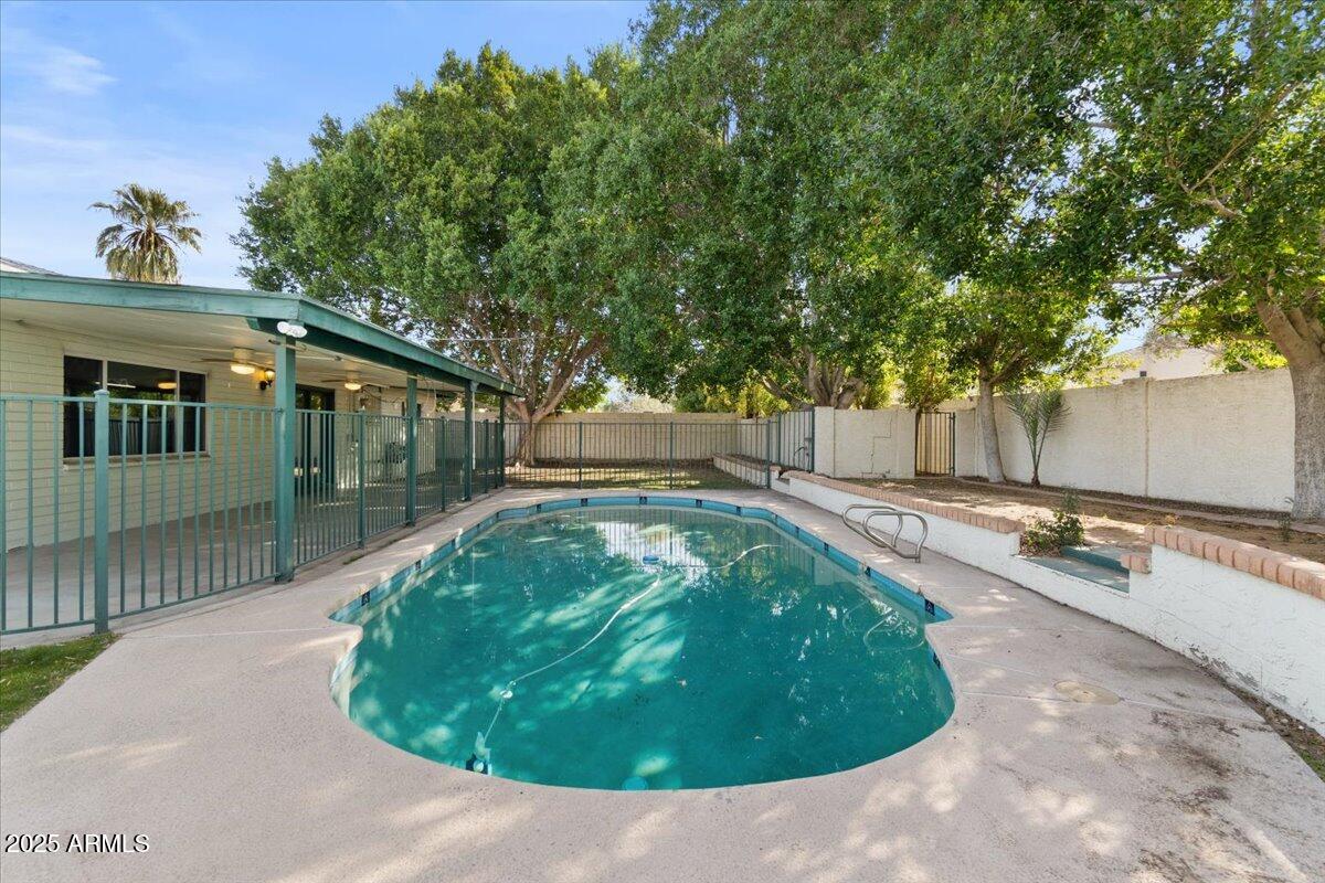 1101 E MARLETTE Avenue