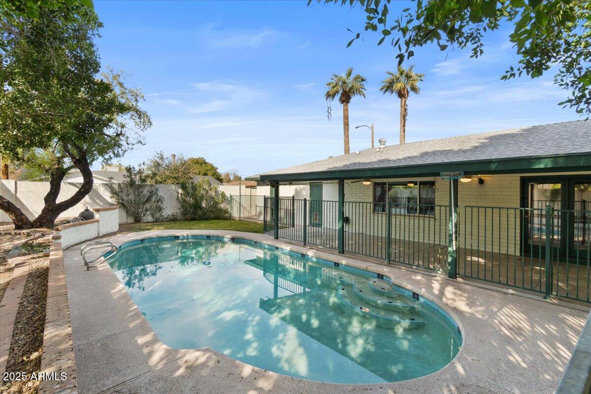 1101 E MARLETTE Avenue