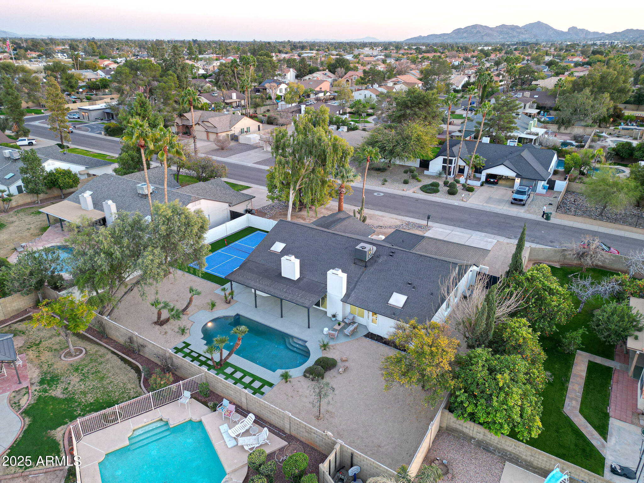4528 E SUNNYSIDE Lane