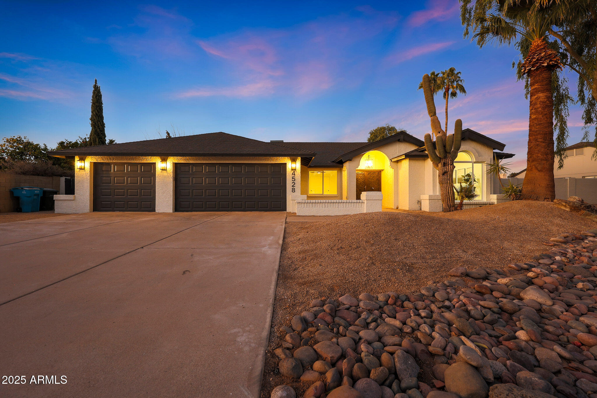 4528 E SUNNYSIDE Lane
