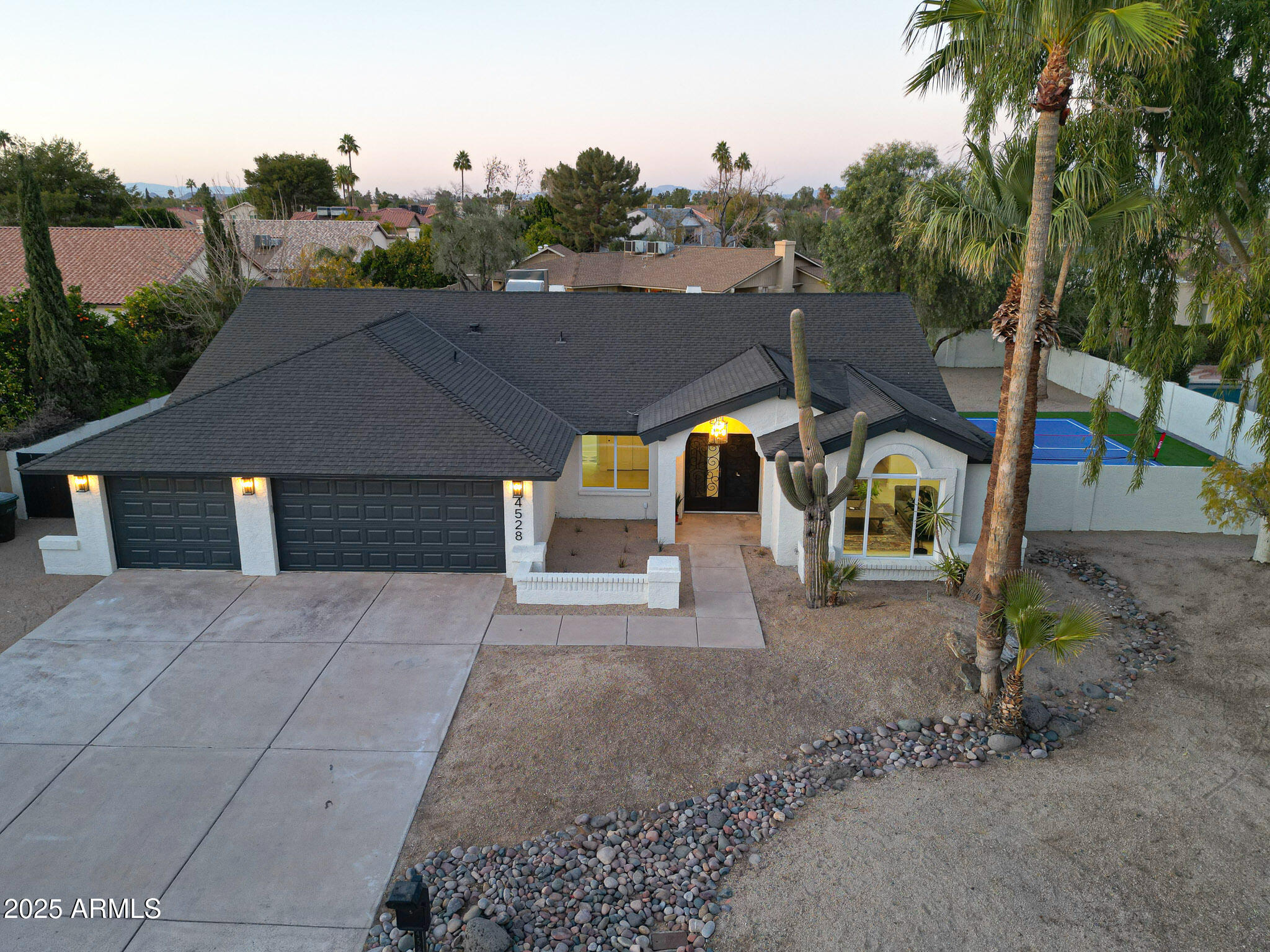 4528 E SUNNYSIDE Lane