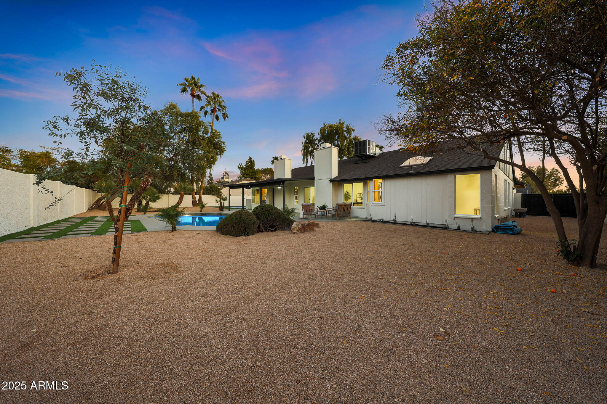 4528 E SUNNYSIDE Lane