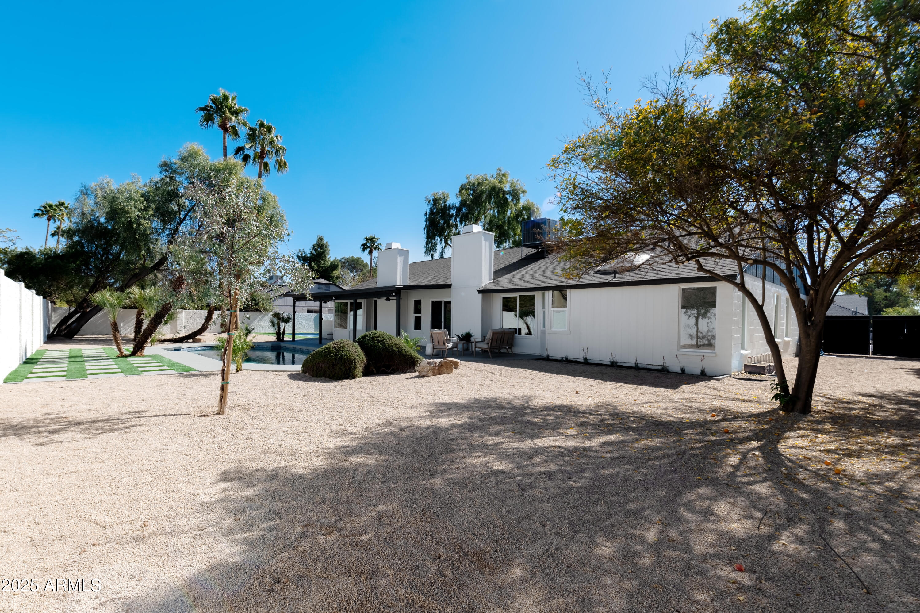 4528 E SUNNYSIDE Lane