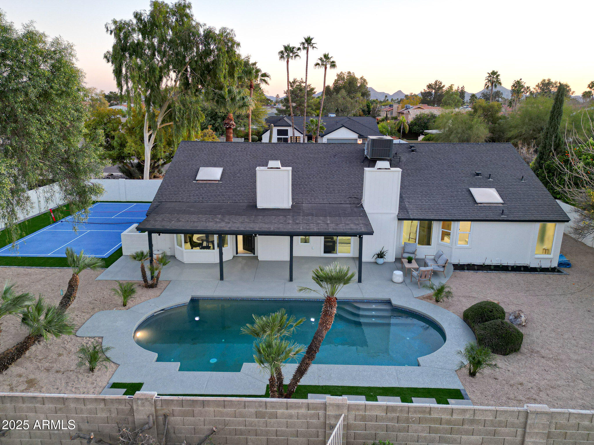 4528 E SUNNYSIDE Lane