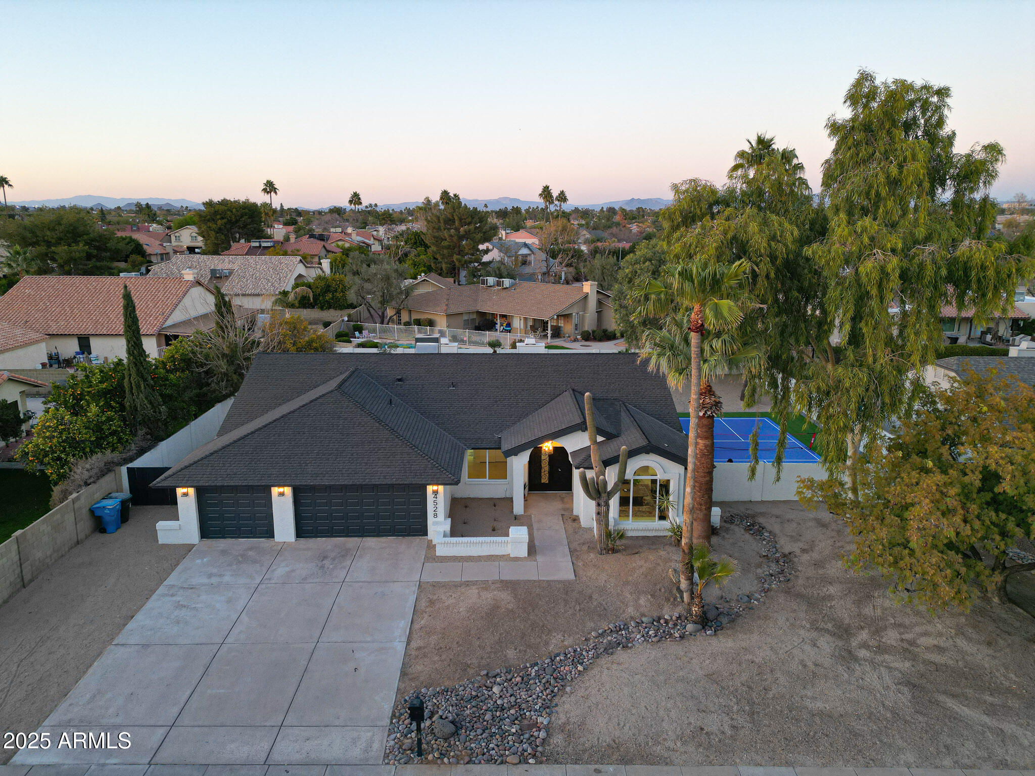 4528 E SUNNYSIDE Lane