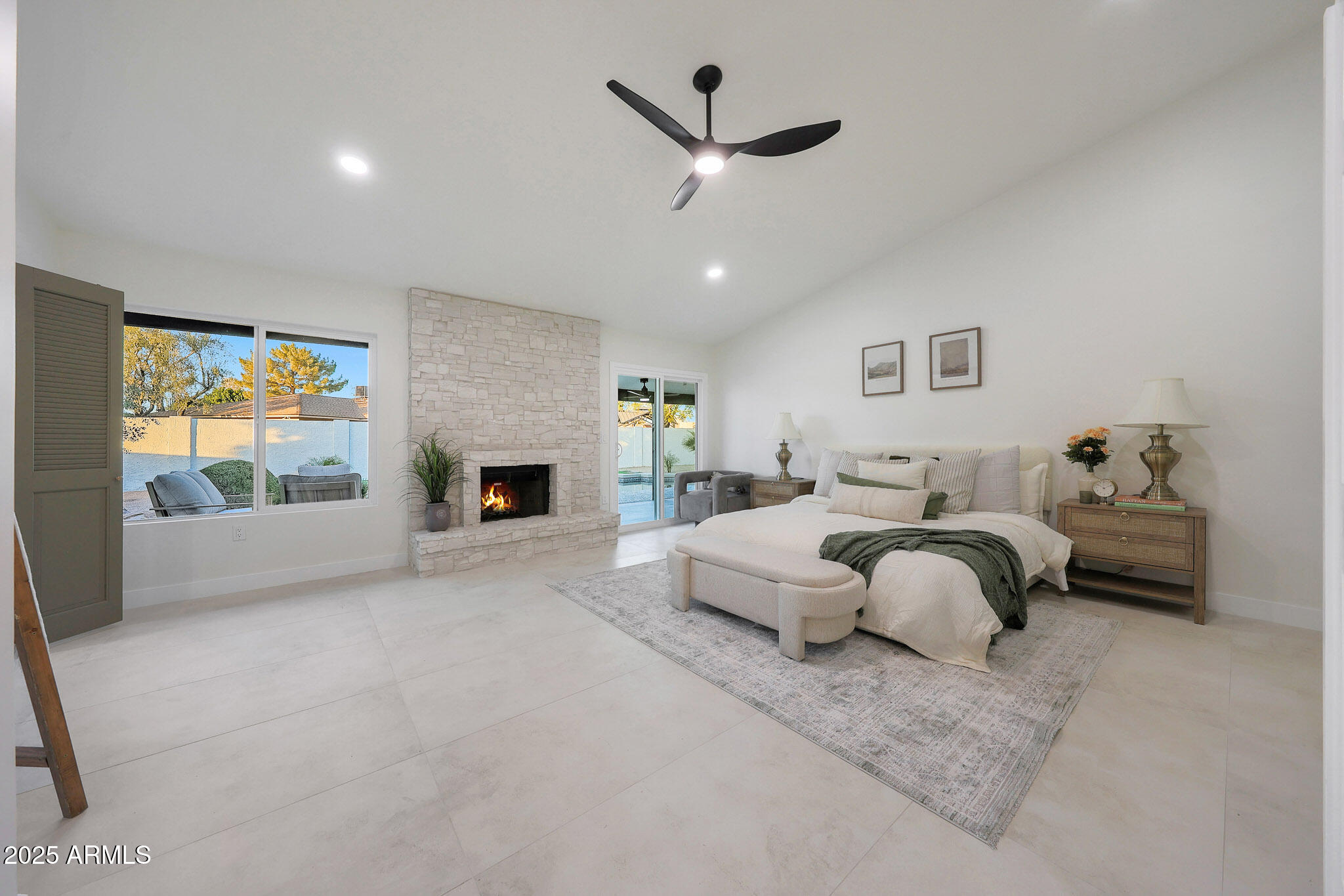 4528 E SUNNYSIDE Lane