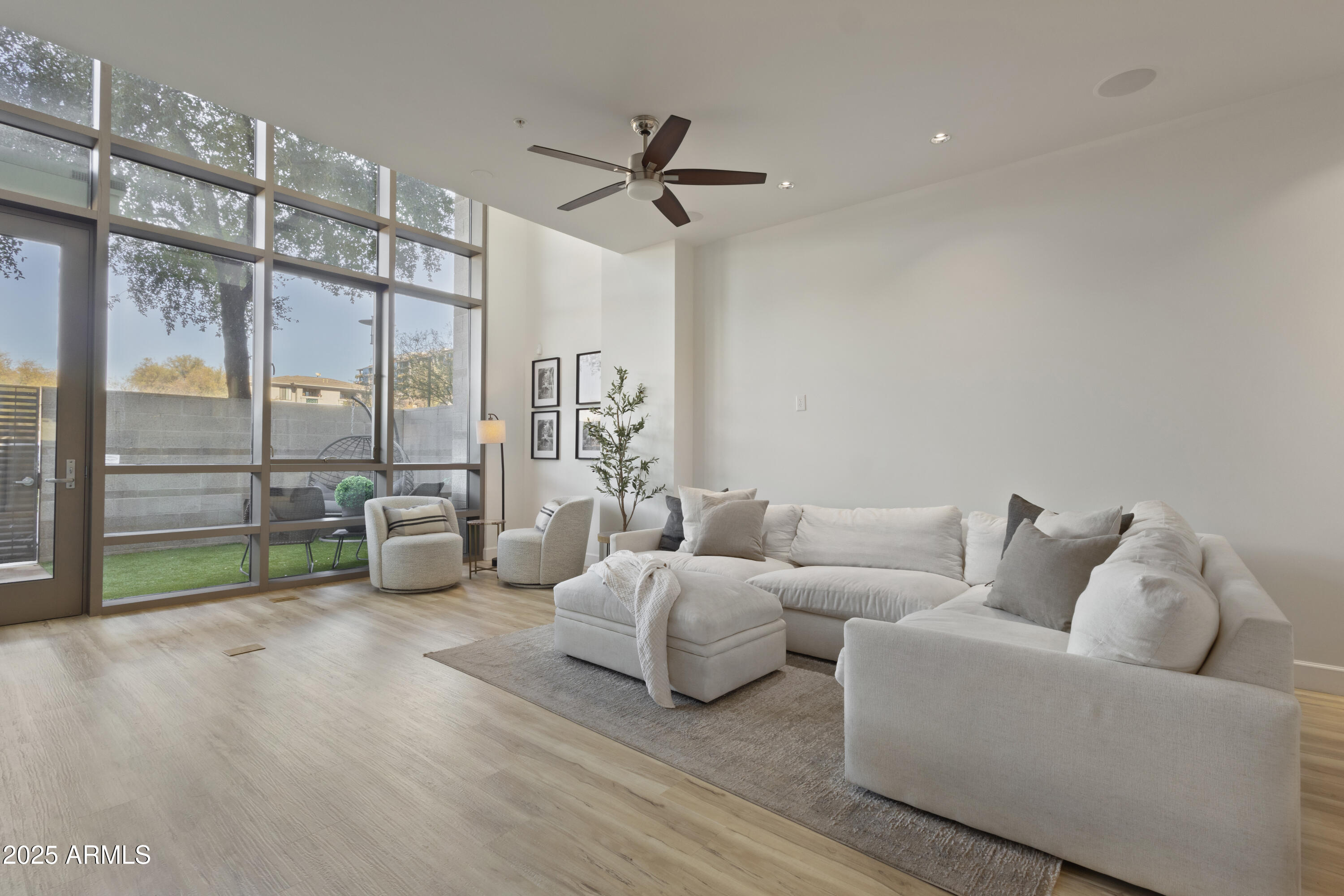 15215 N KIERLAND Boulevard # 106