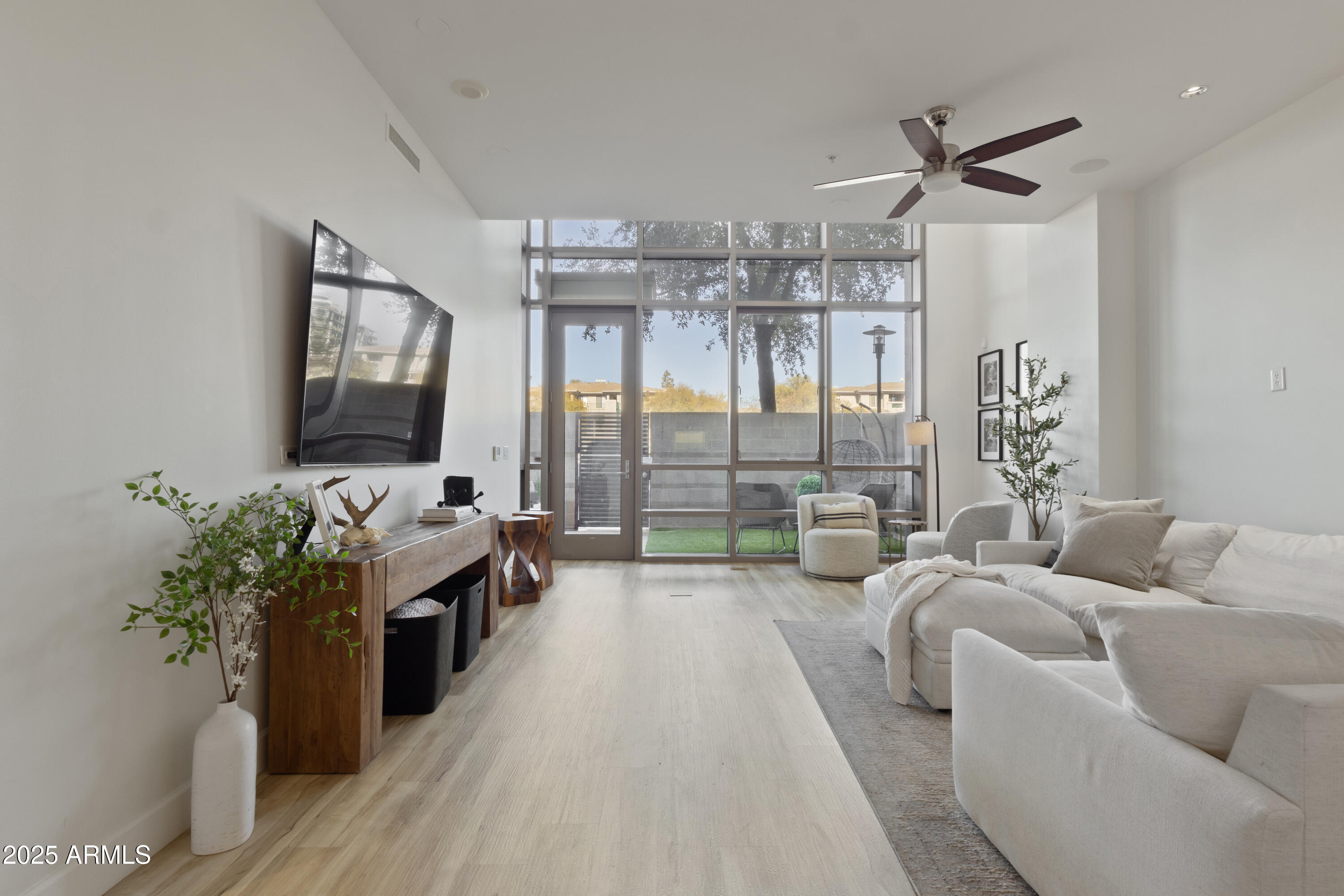 15215 N KIERLAND Boulevard # 106