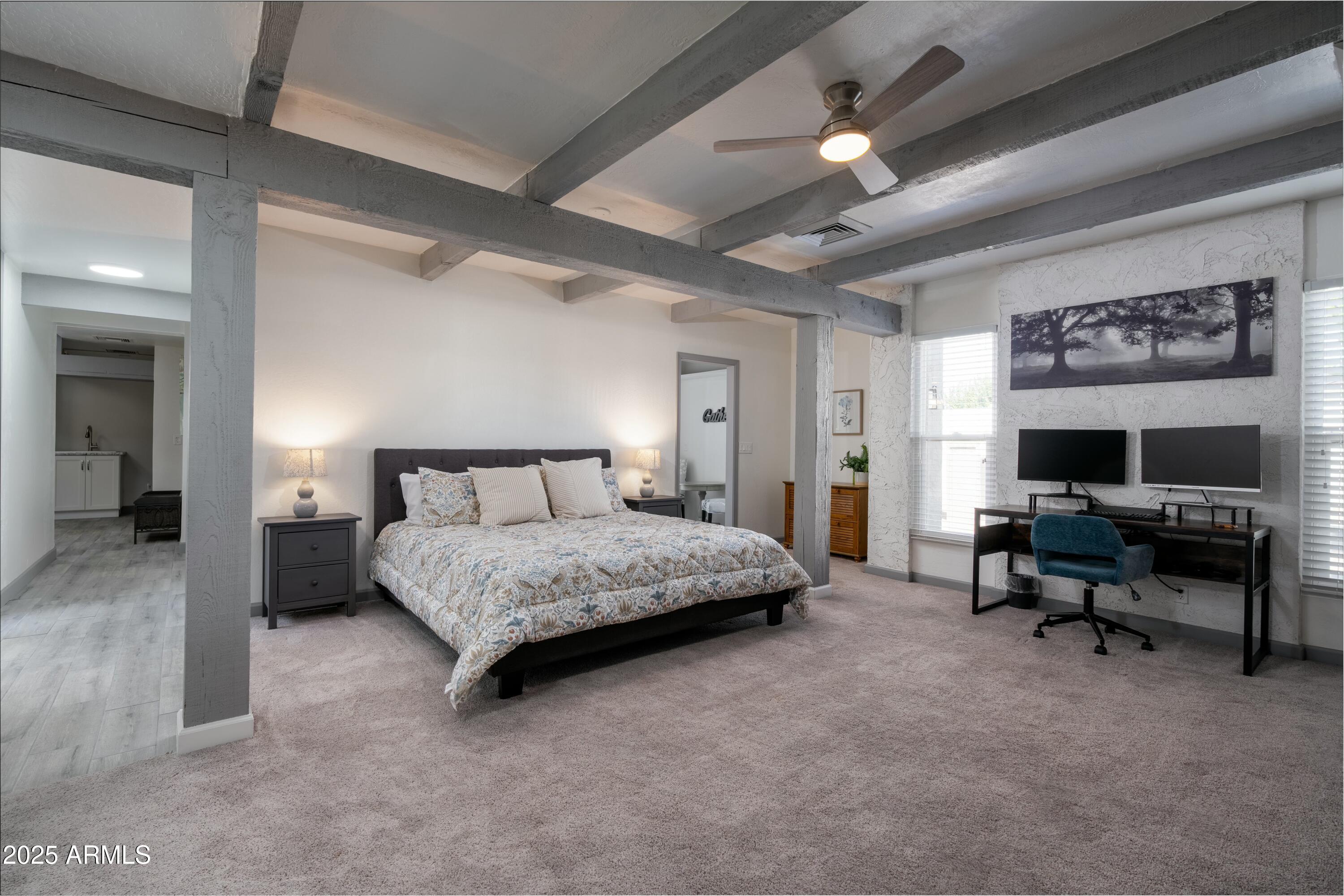 2106 W SHAWNEE Drive