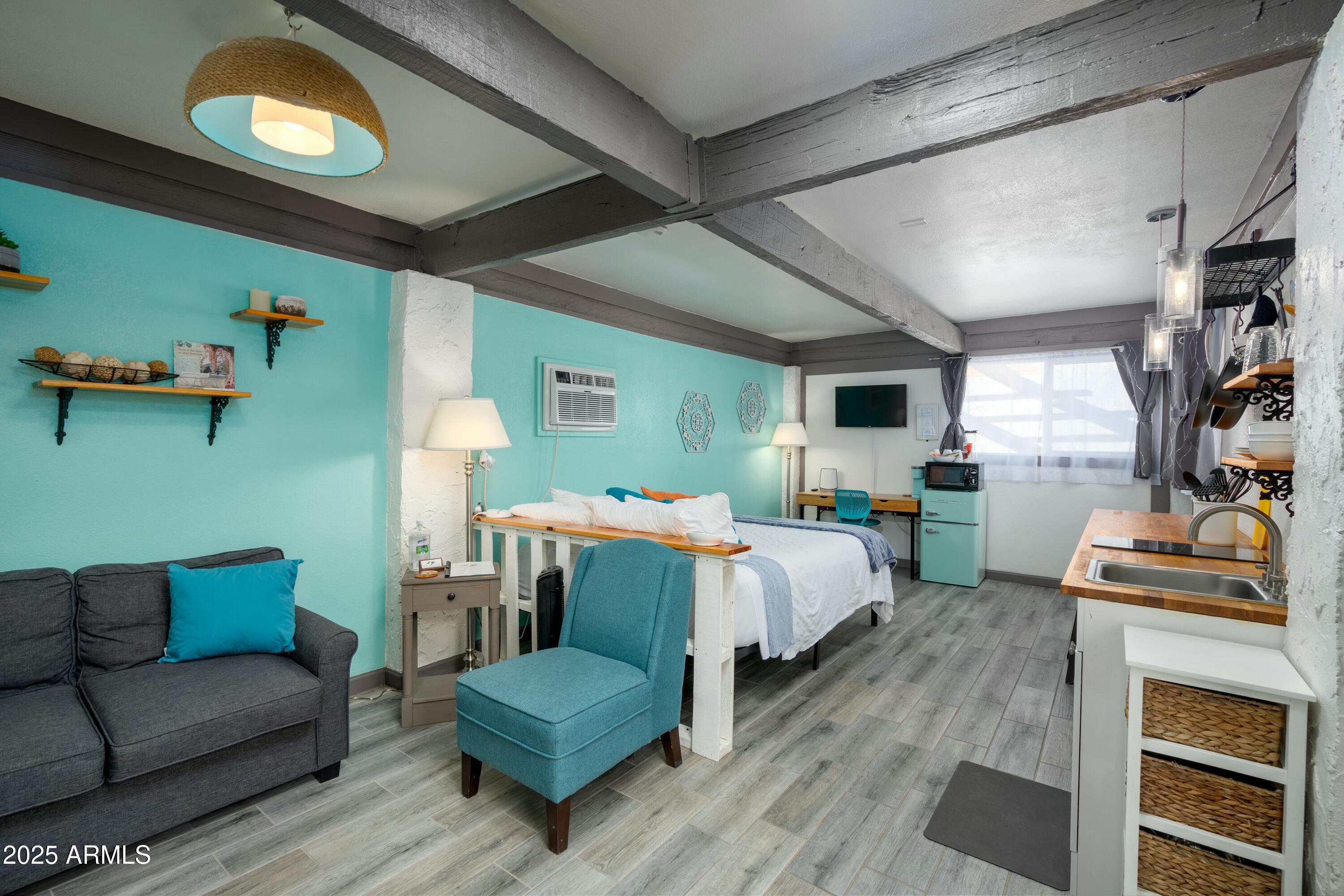 2106 W SHAWNEE Drive