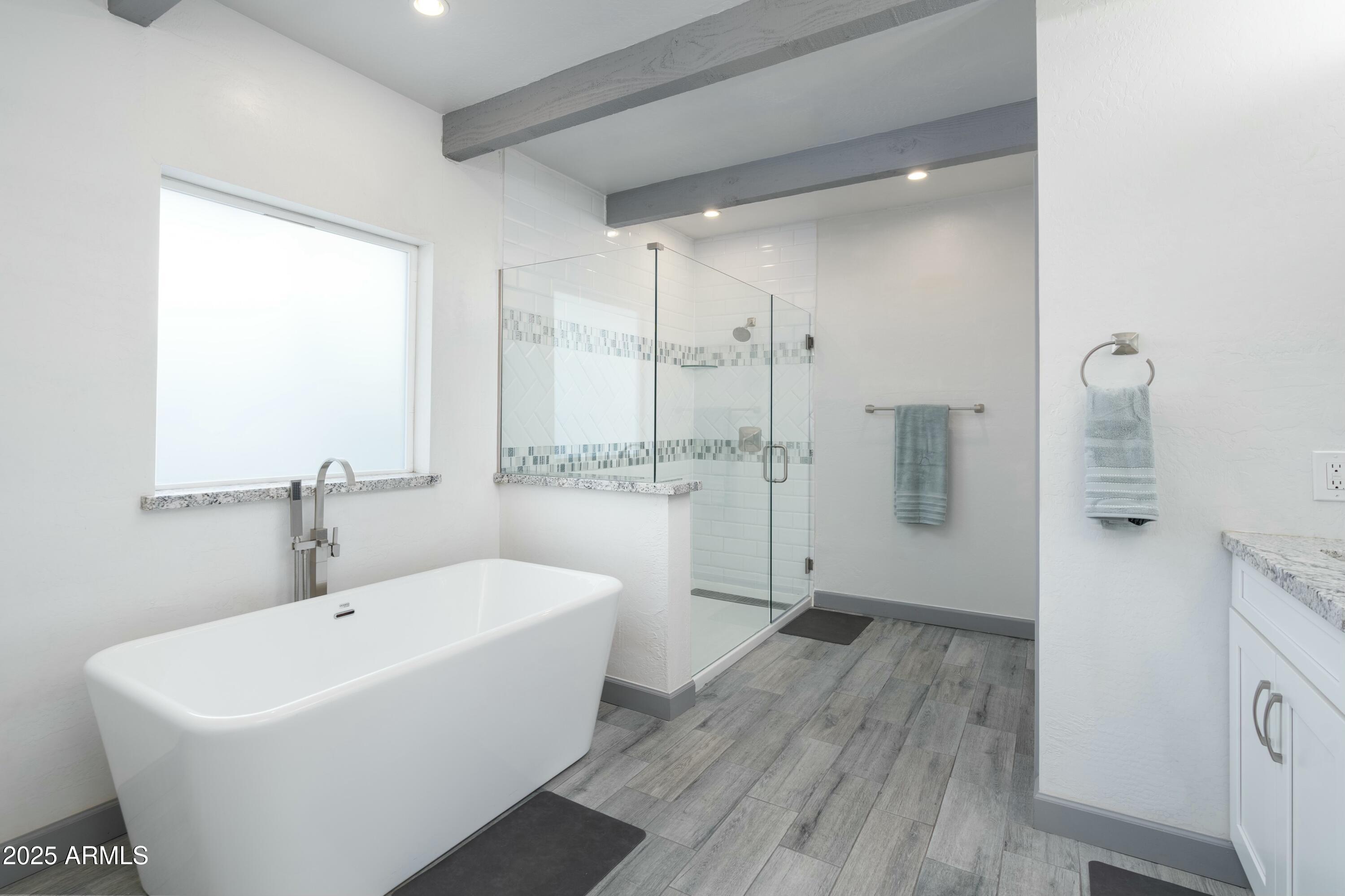 2106 W SHAWNEE Drive