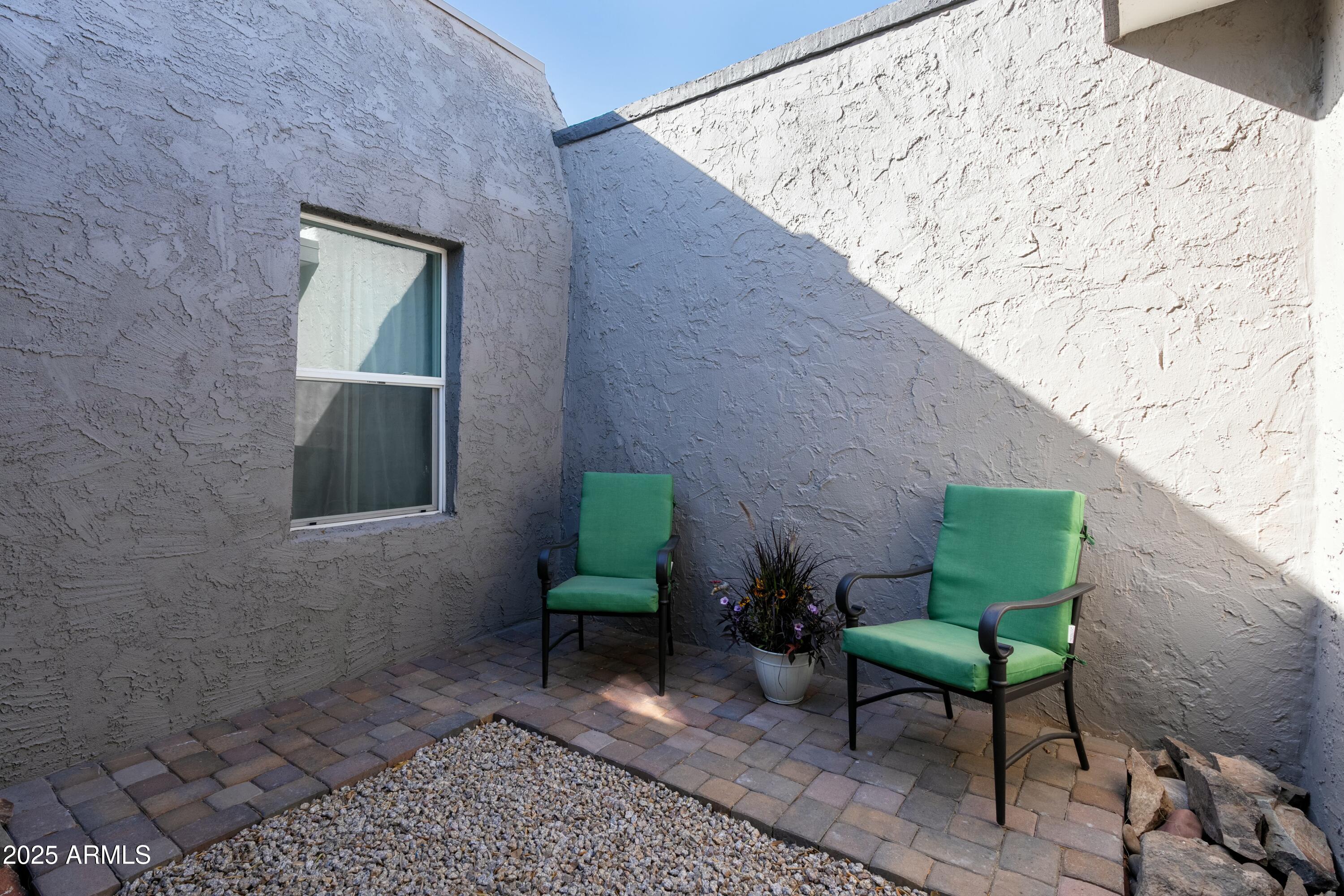 2106 W SHAWNEE Drive