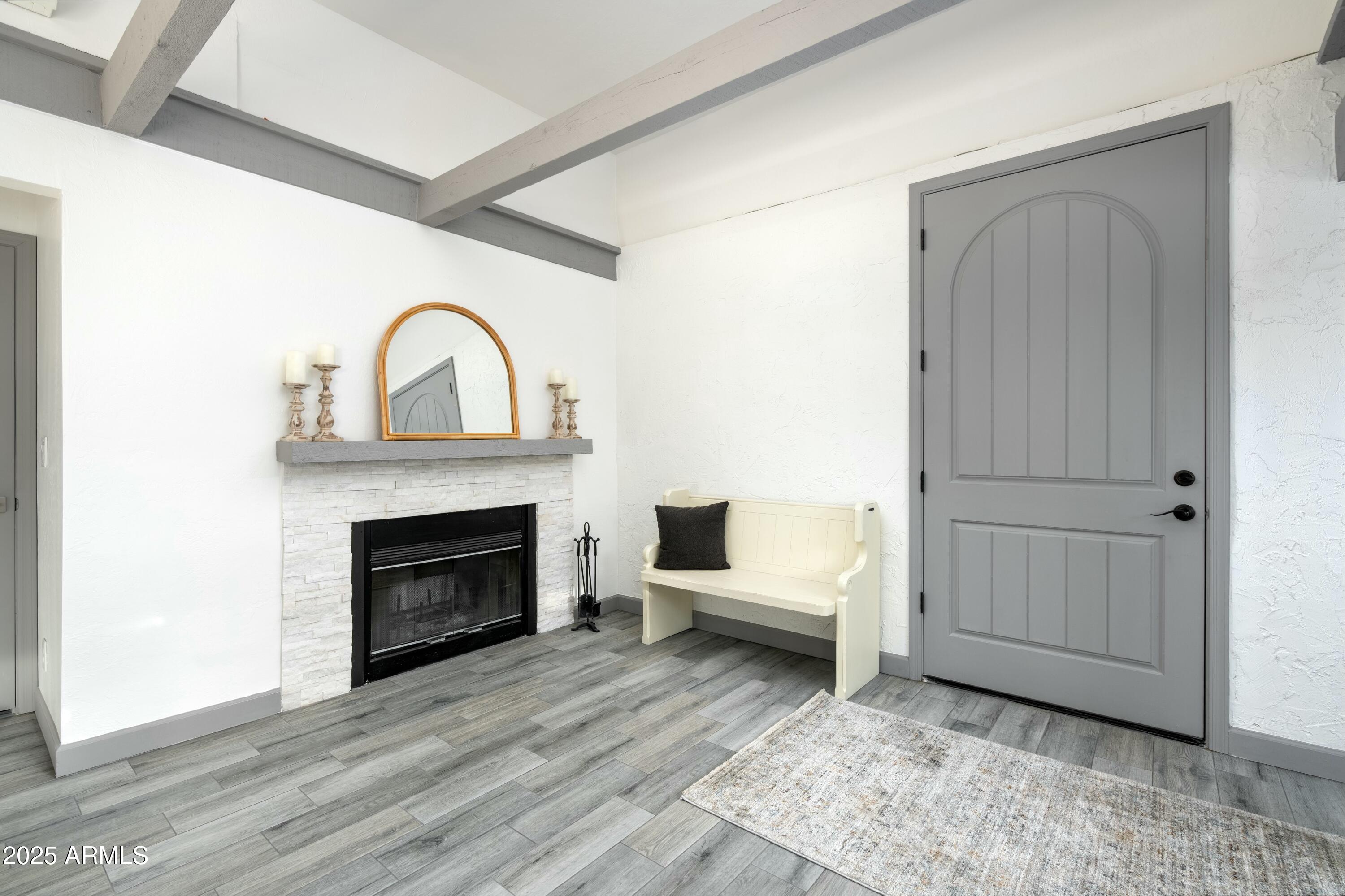 2106 W SHAWNEE Drive