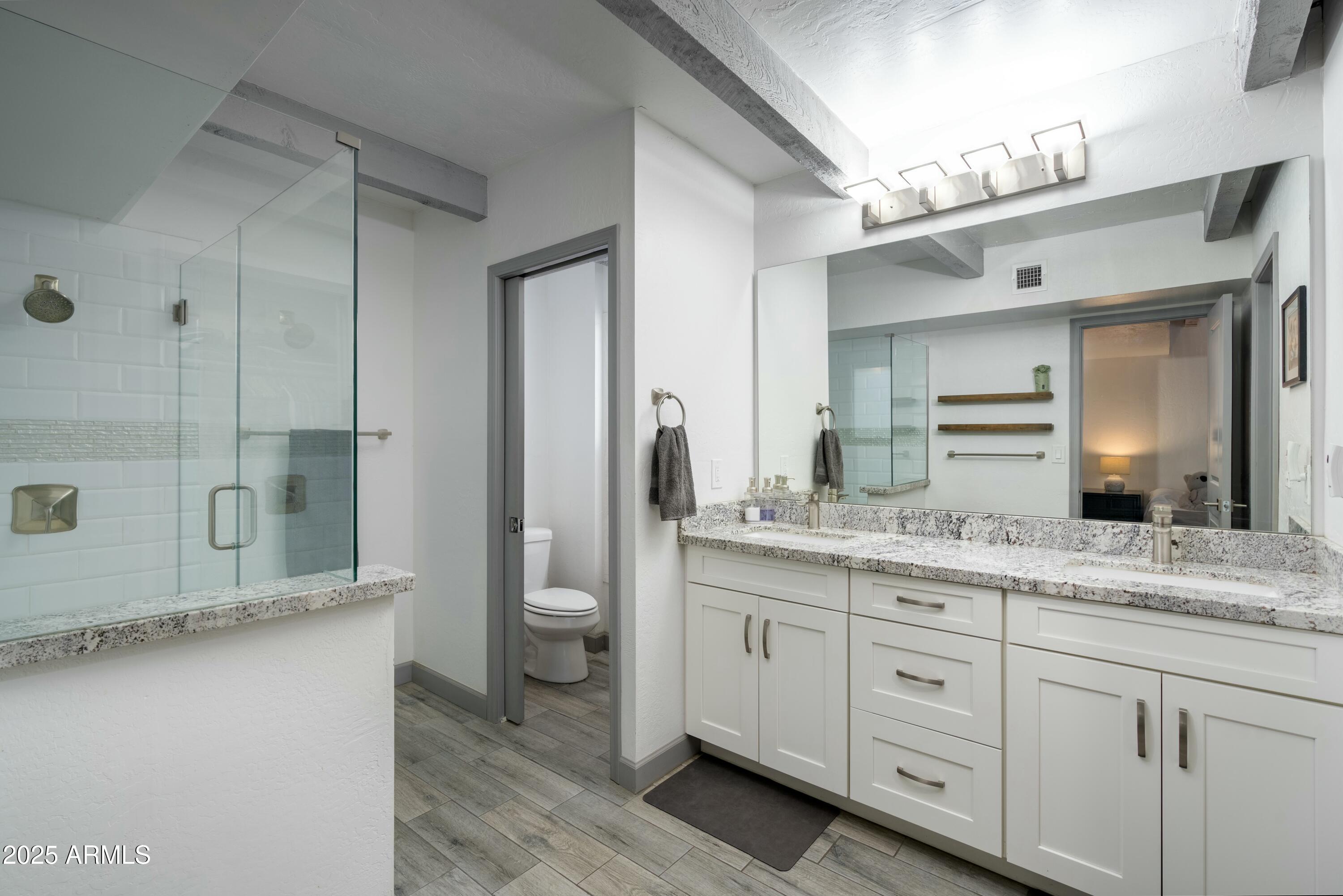 2106 W SHAWNEE Drive