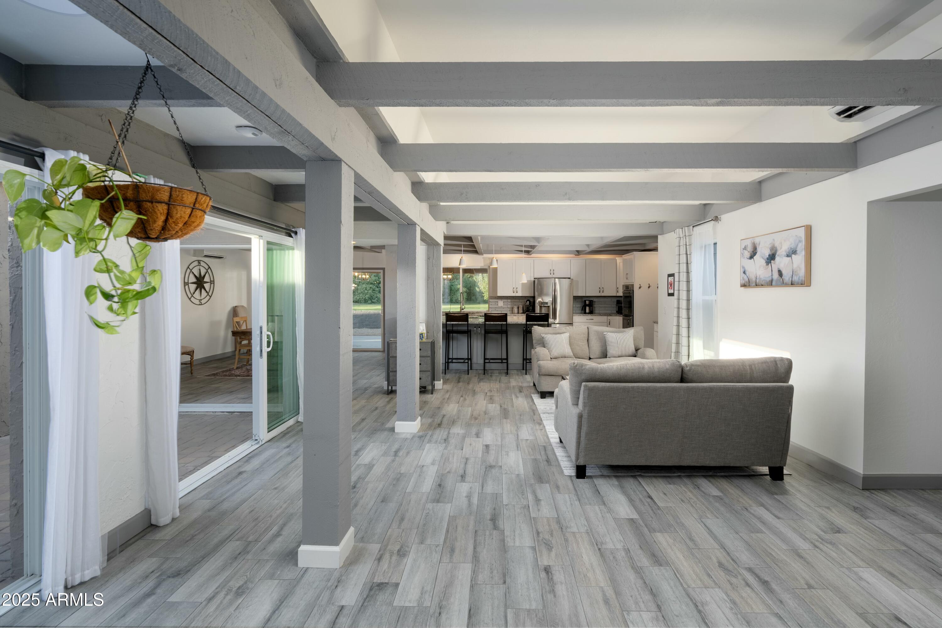 2106 W SHAWNEE Drive