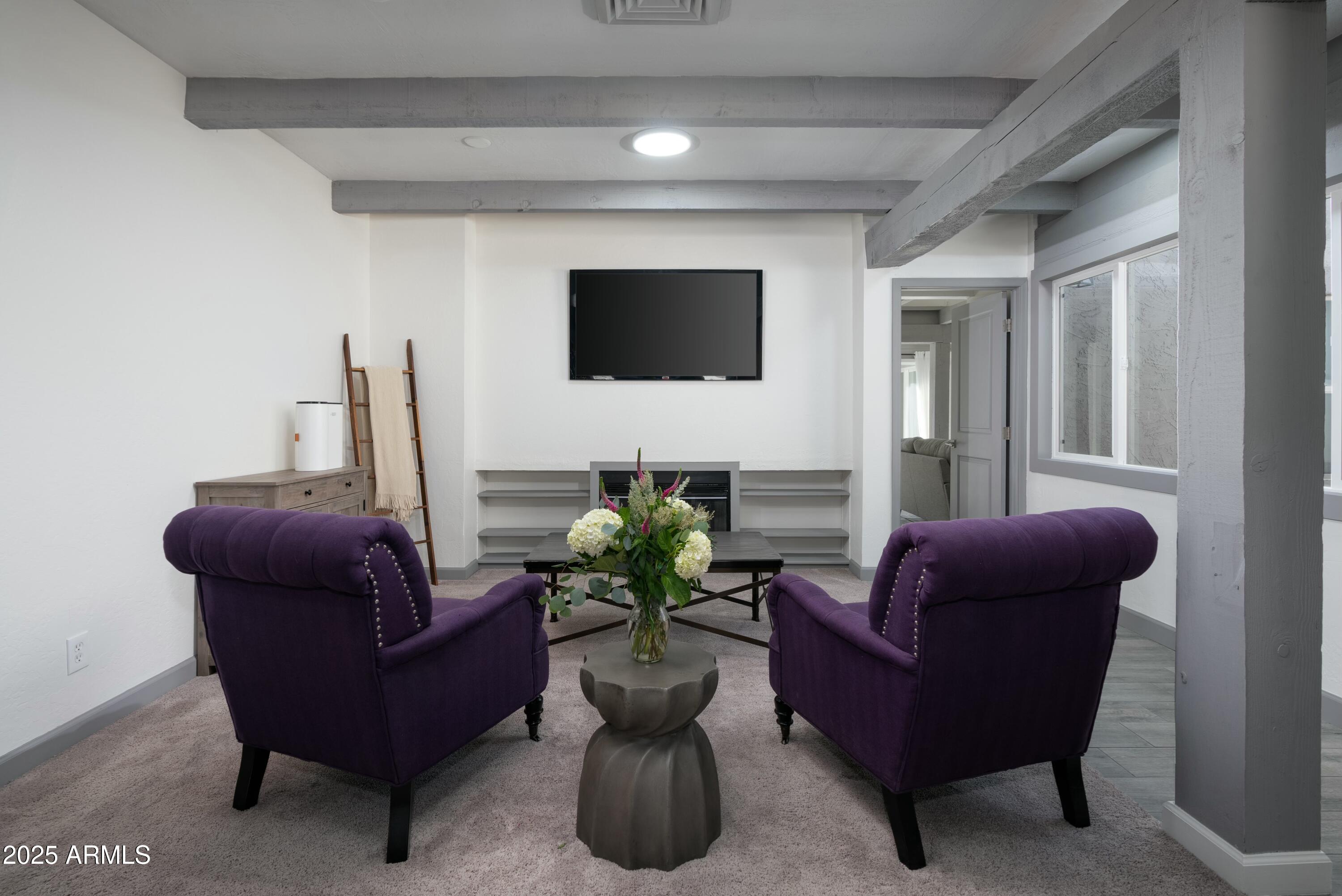 2106 W SHAWNEE Drive