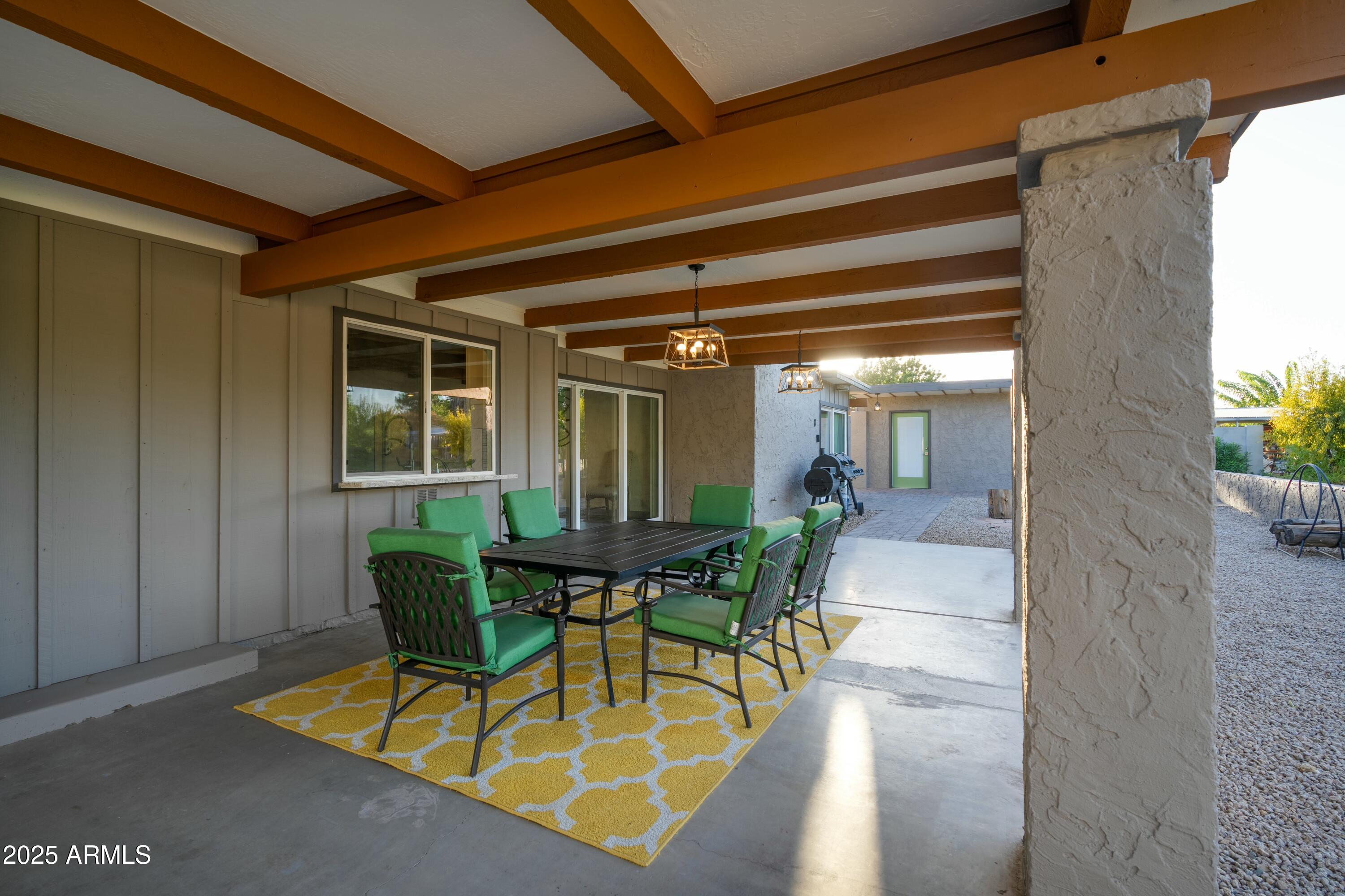 2106 W SHAWNEE Drive