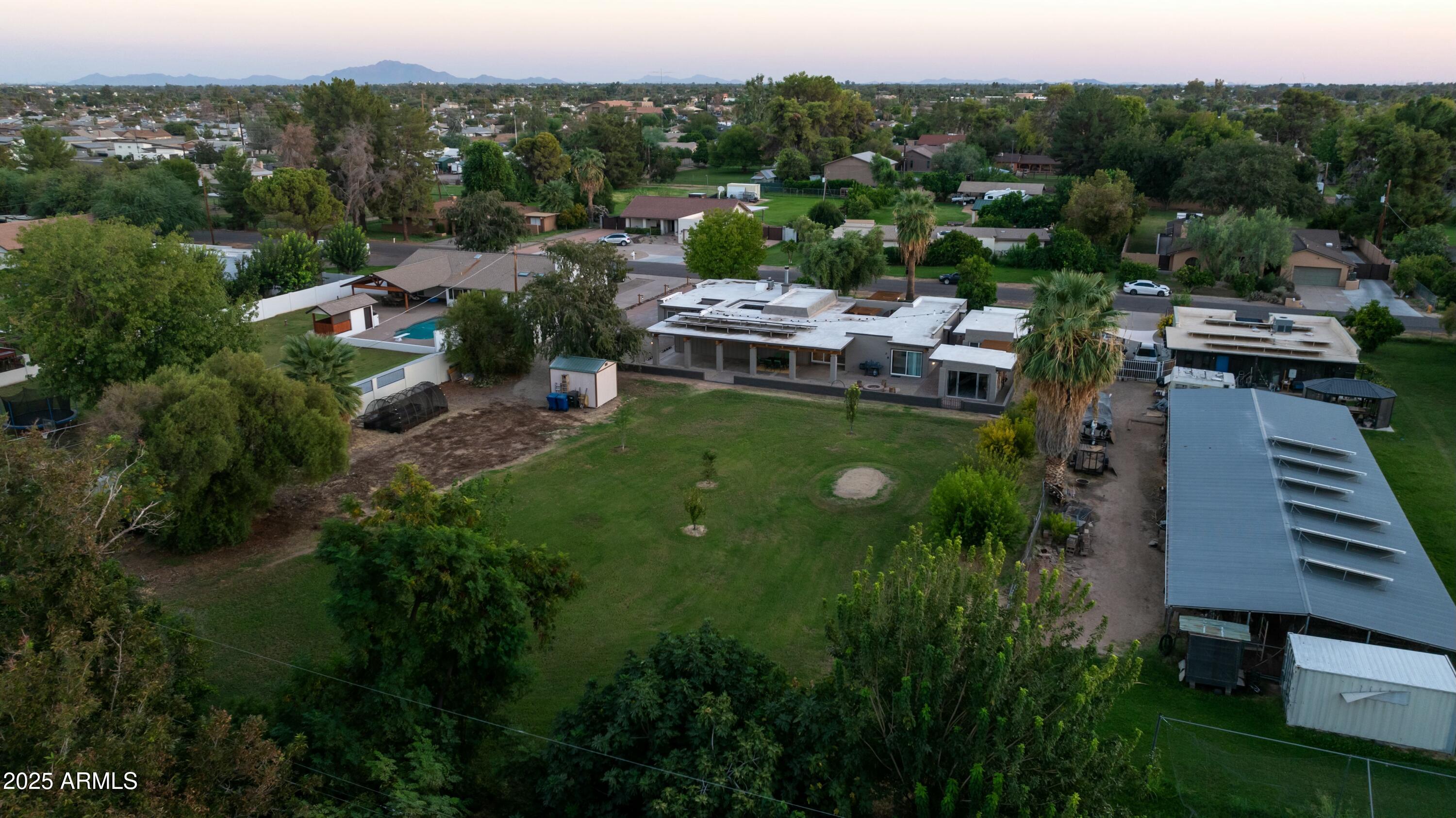 2106 W SHAWNEE Drive