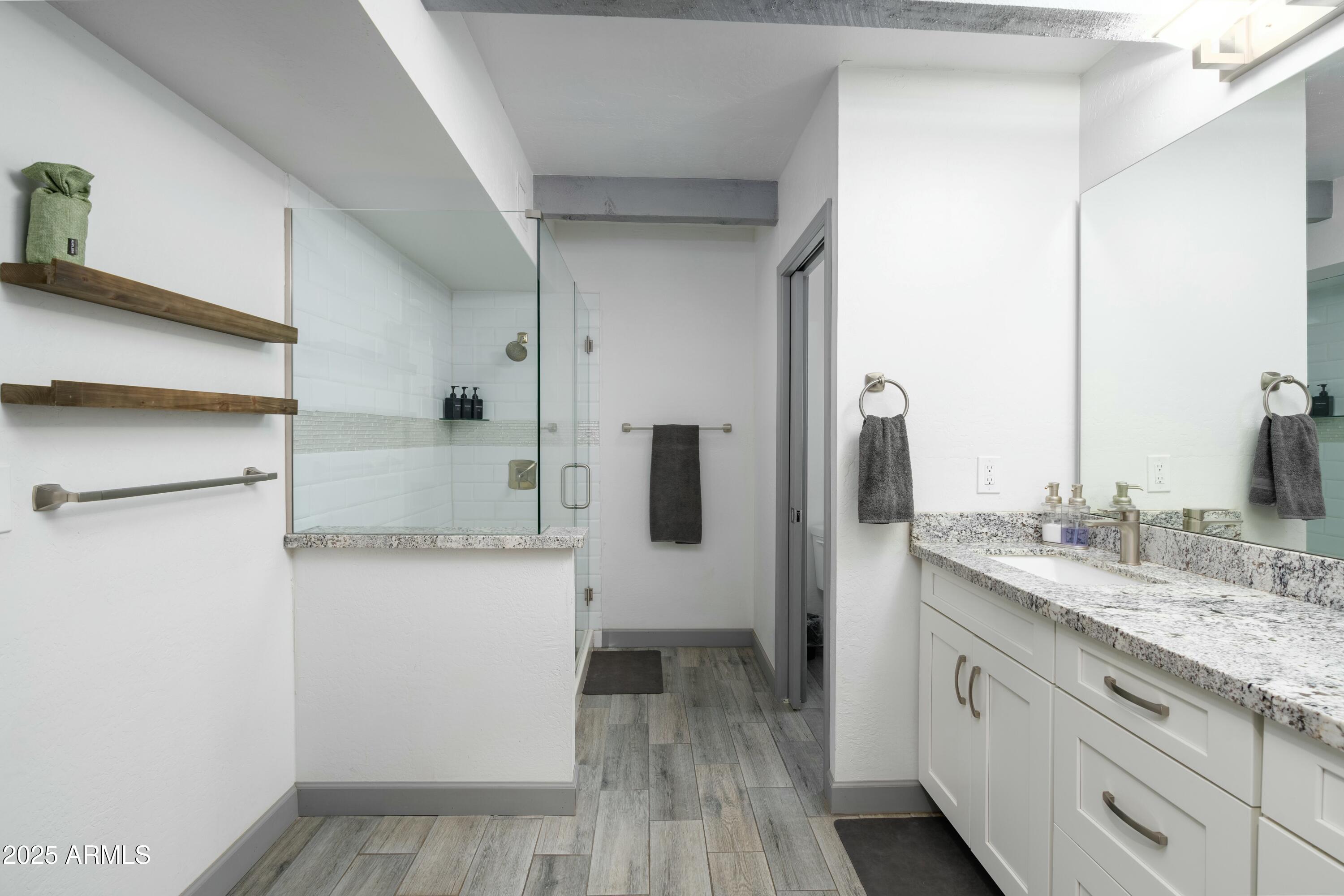 2106 W SHAWNEE Drive