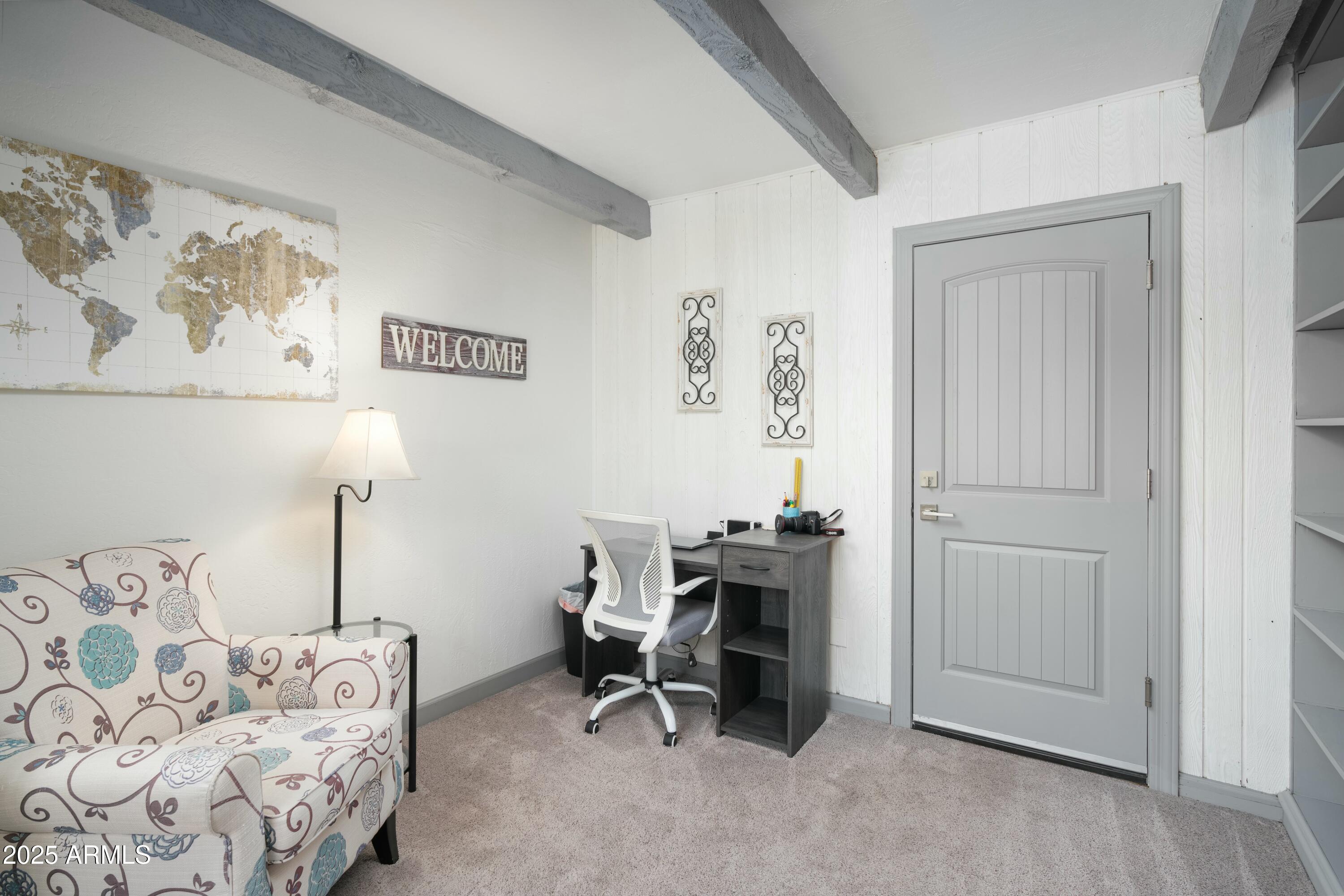 2106 W SHAWNEE Drive