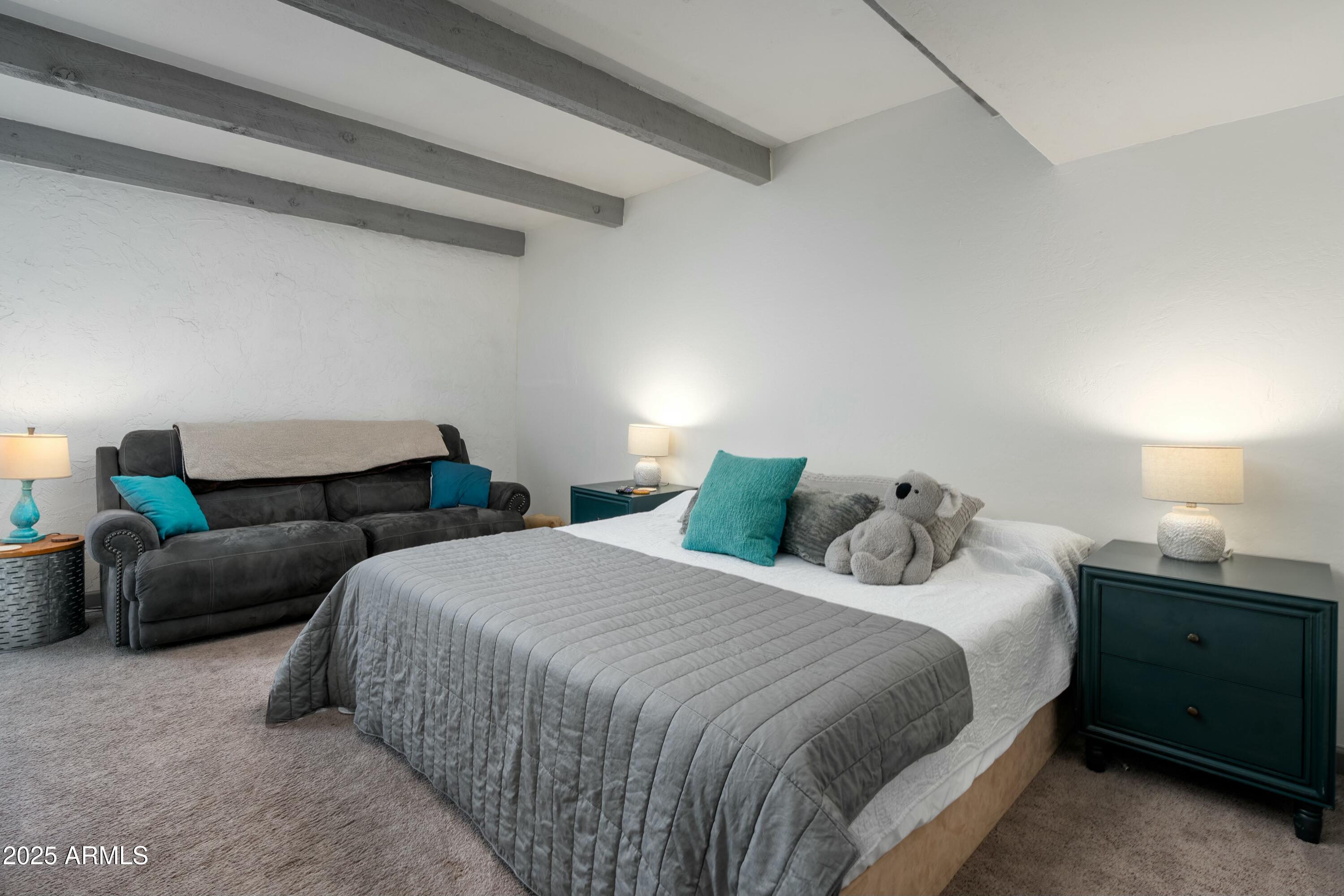 2106 W SHAWNEE Drive