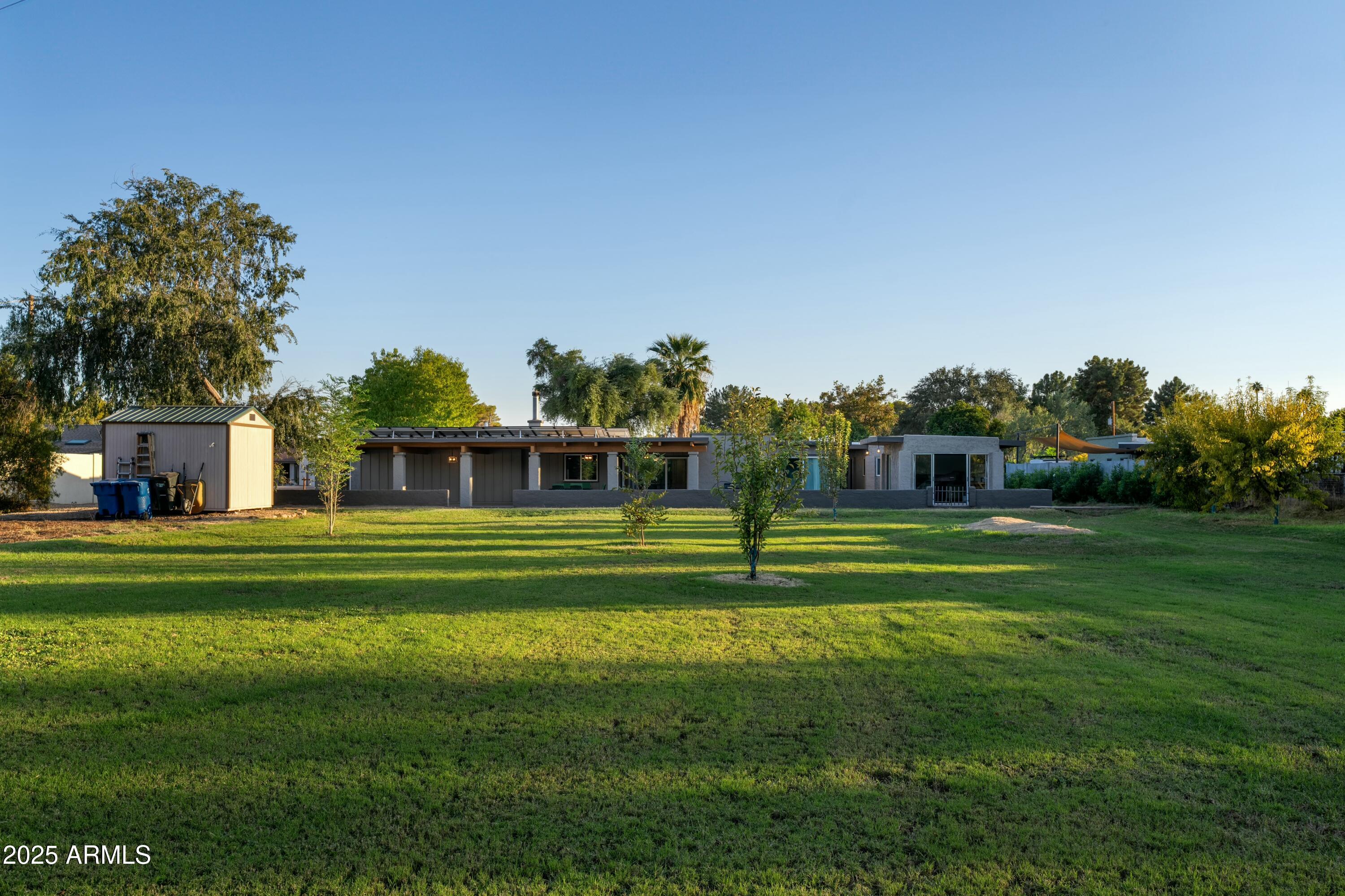 2106 W SHAWNEE Drive