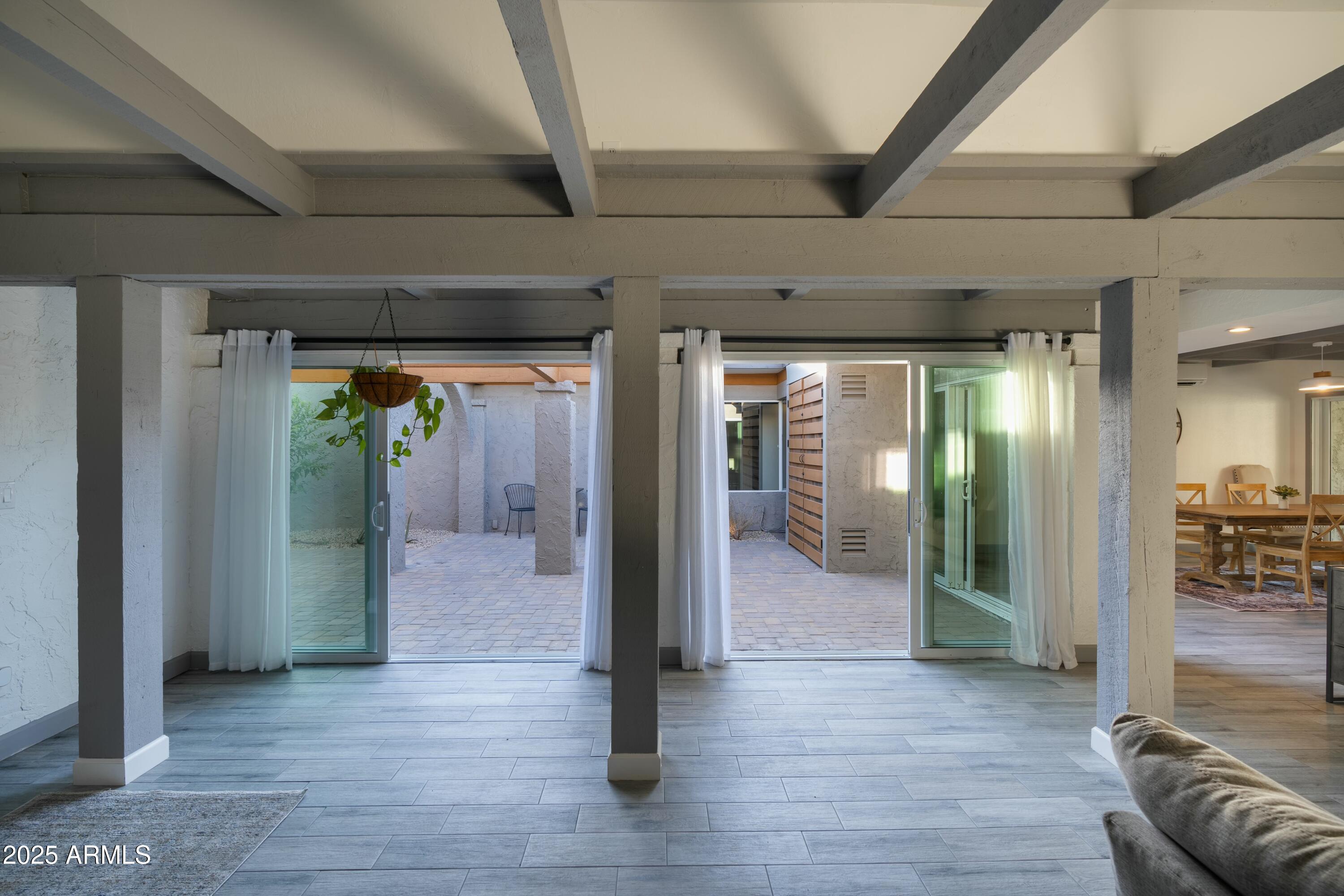 2106 W SHAWNEE Drive