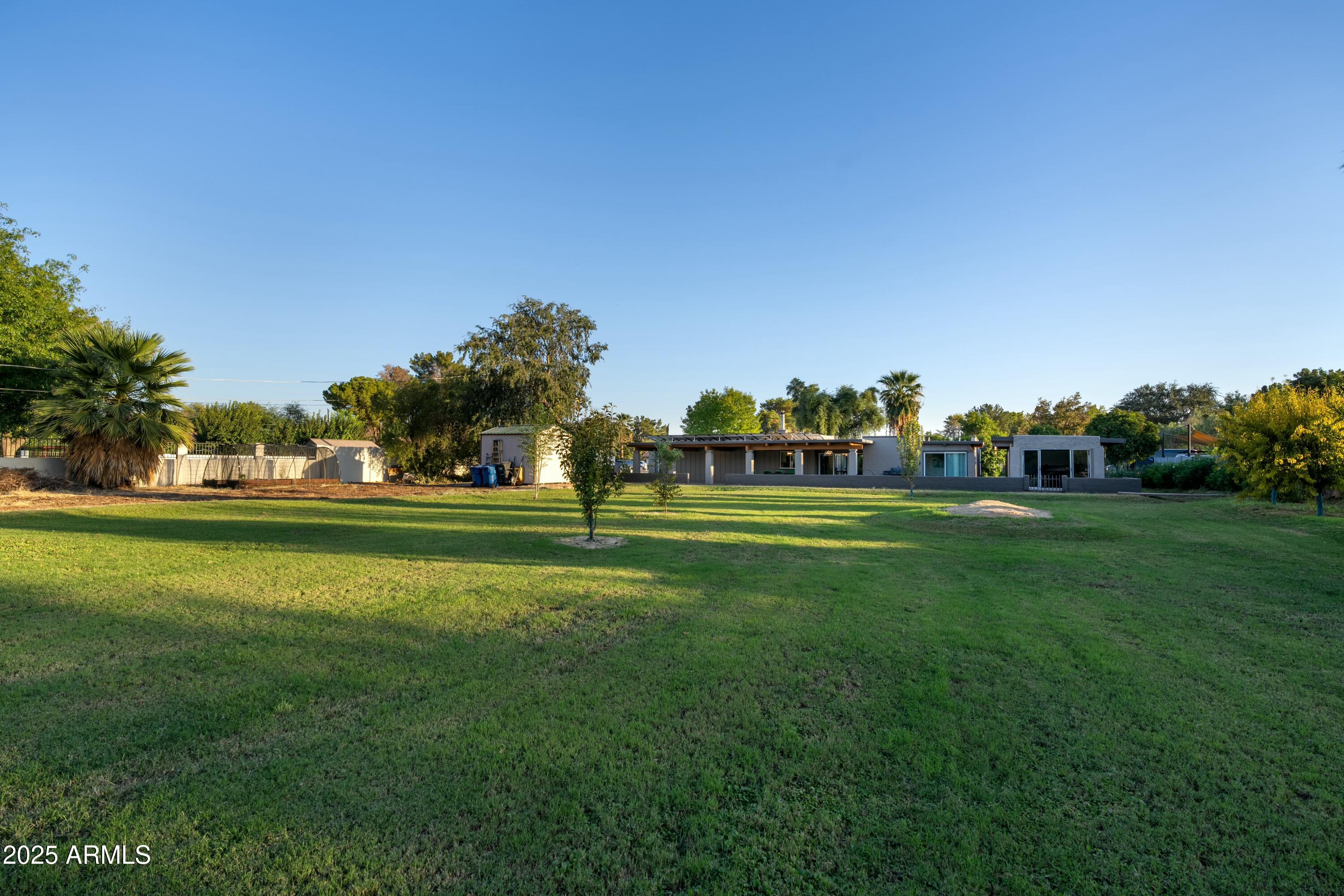 2106 W SHAWNEE Drive