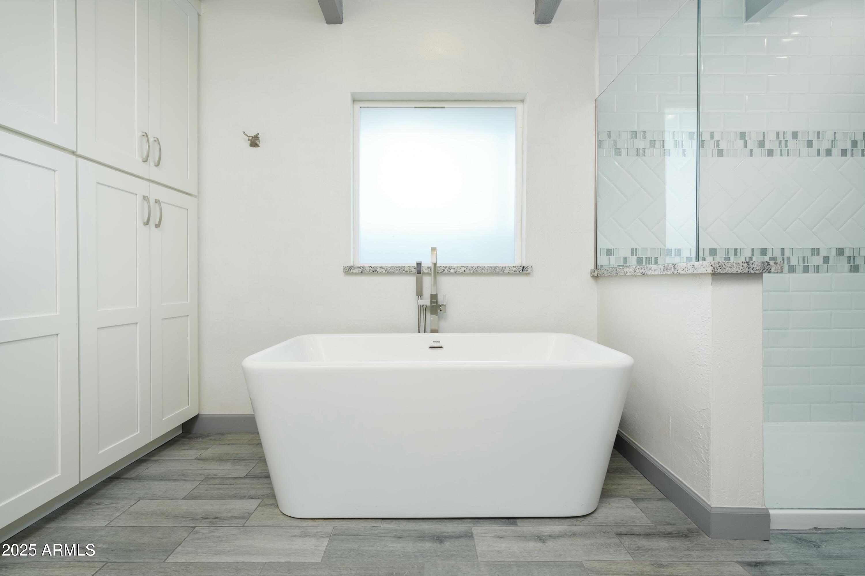 2106 W SHAWNEE Drive