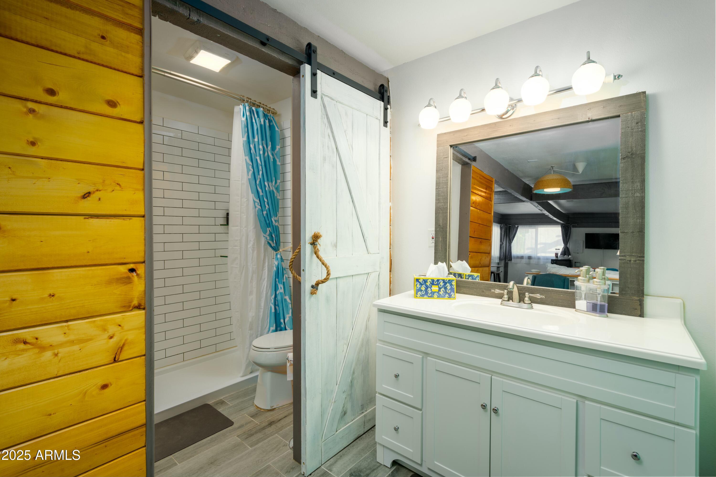 2106 W SHAWNEE Drive