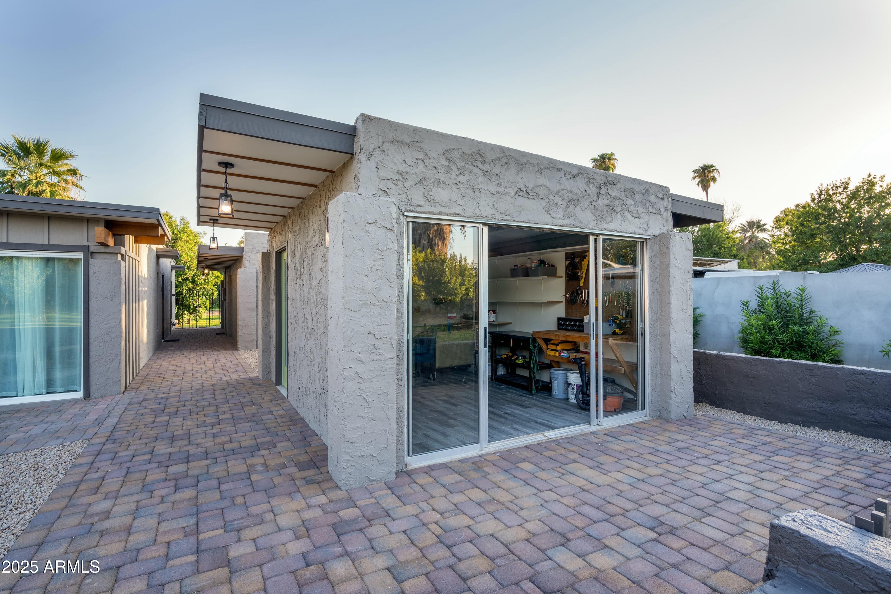 2106 W SHAWNEE Drive