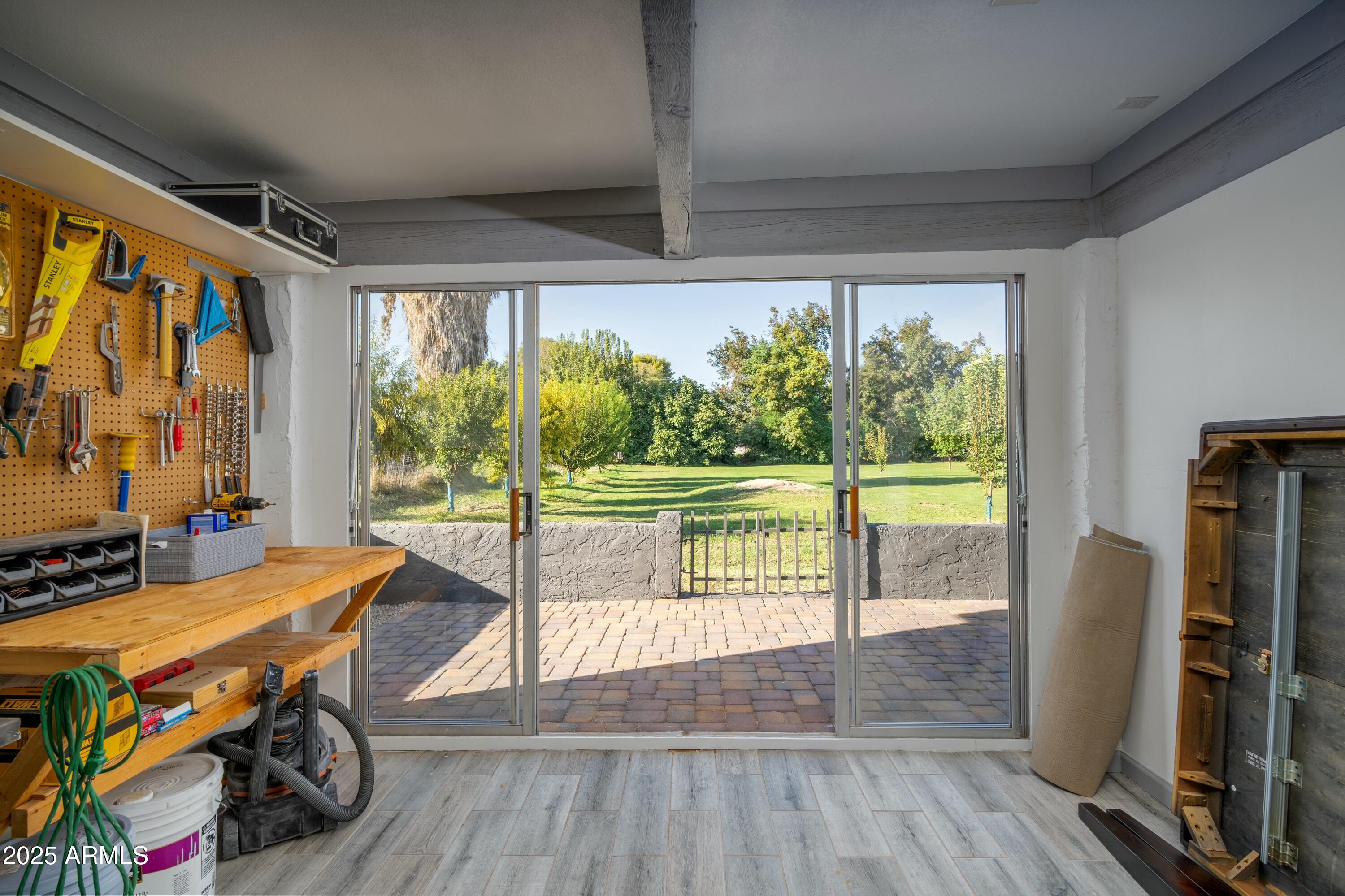 2106 W SHAWNEE Drive