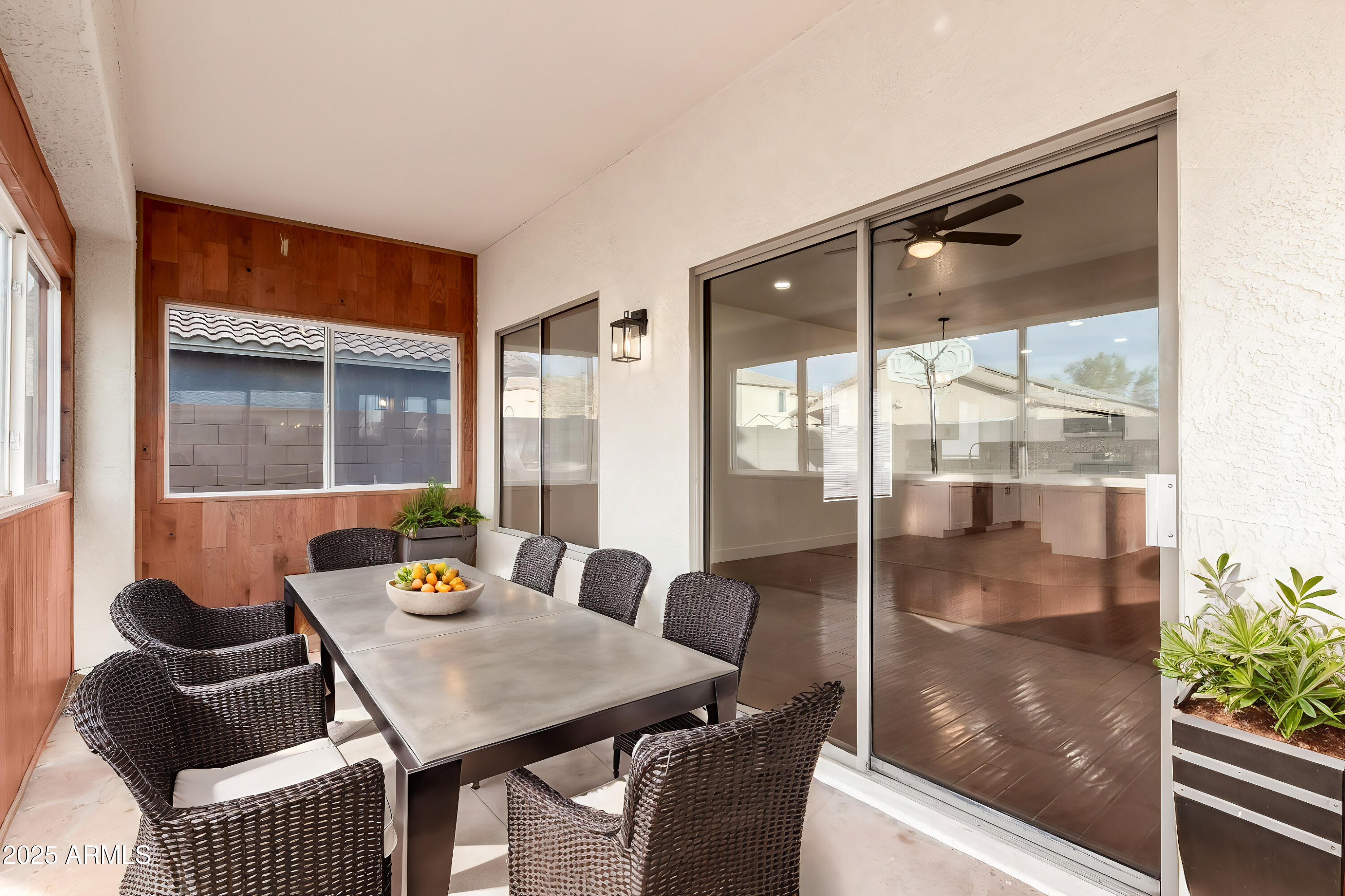 6338 W HILTON Avenue