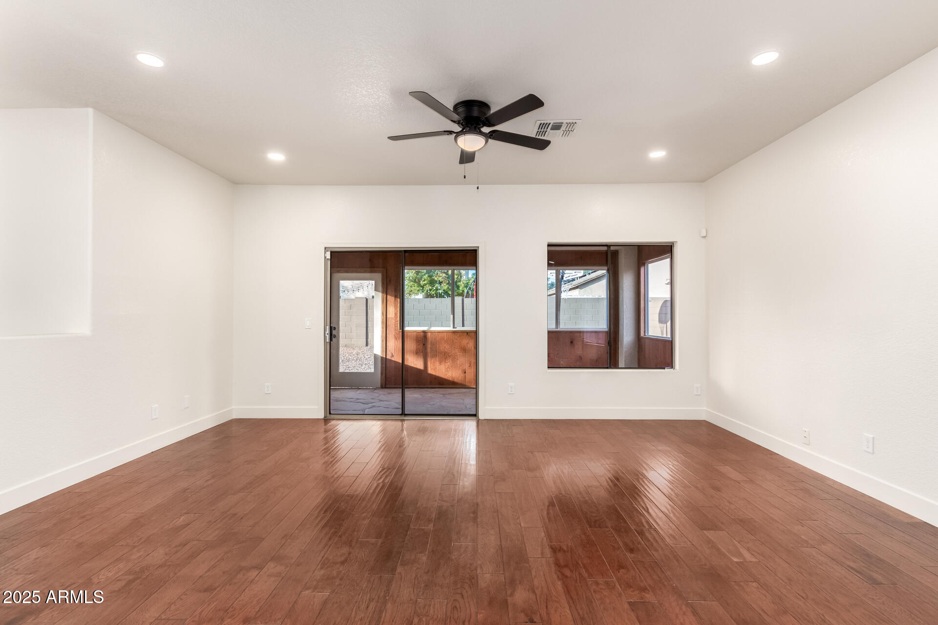 6338 W HILTON Avenue