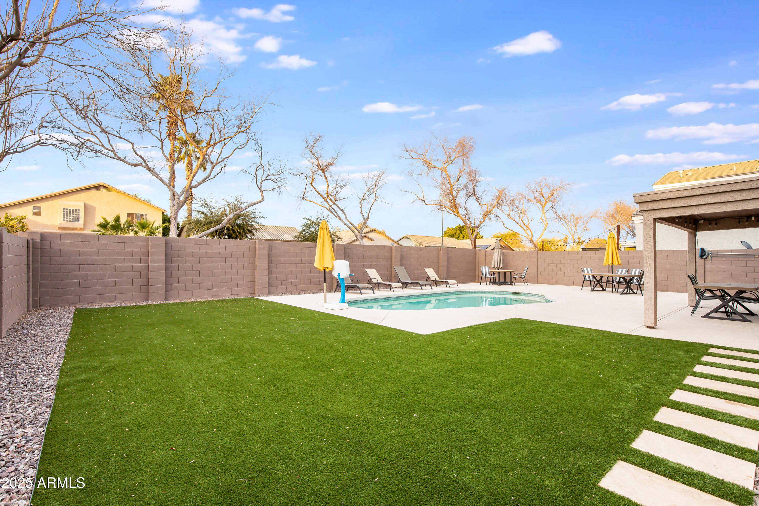 9144 W QUAIL Avenue