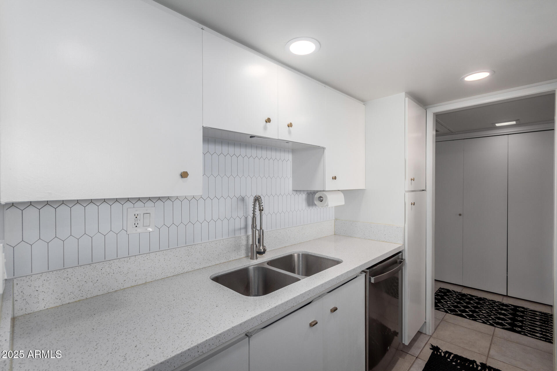 207 W CLARENDON Avenue # H5