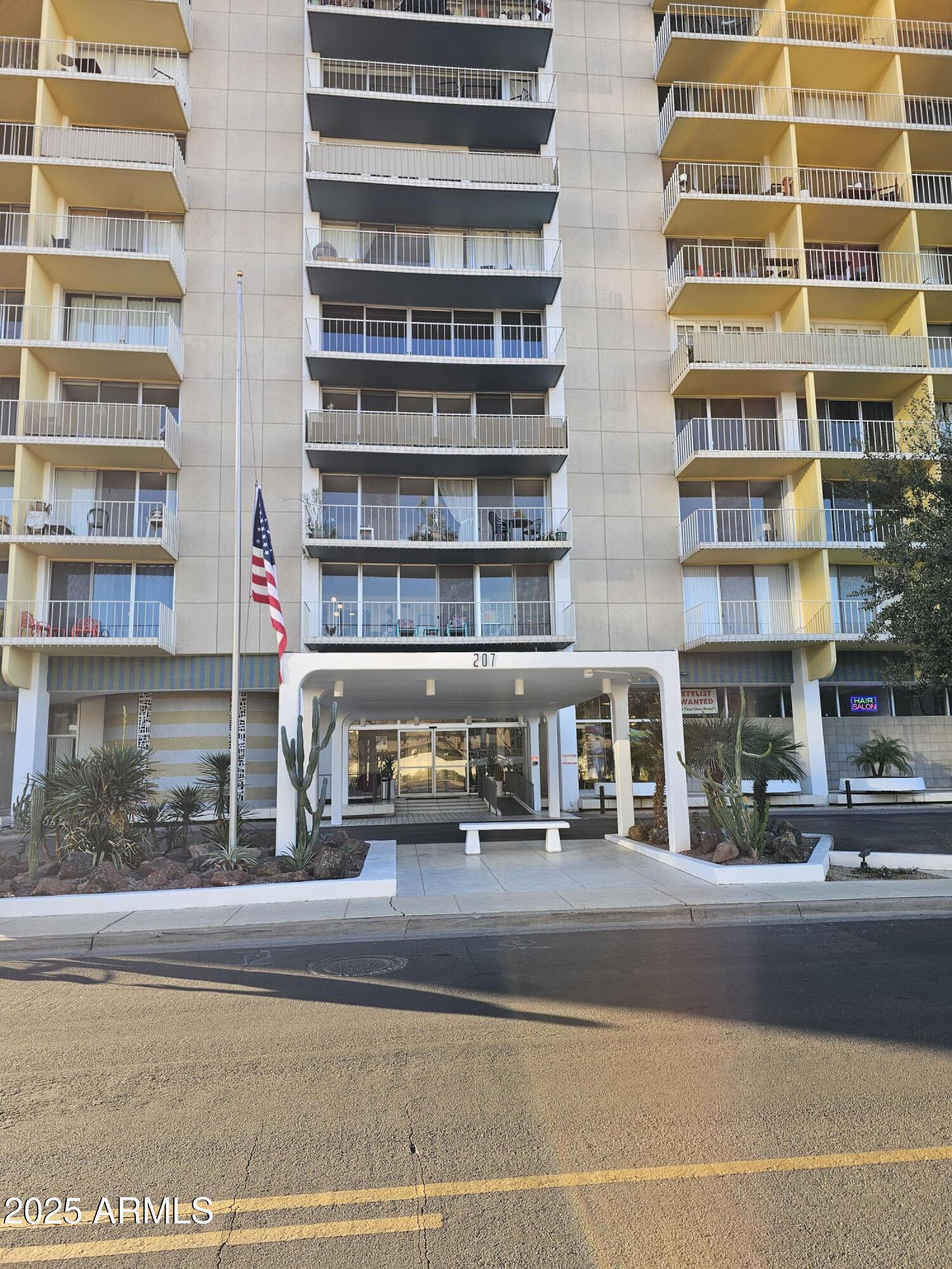 207 W CLARENDON Avenue # H5