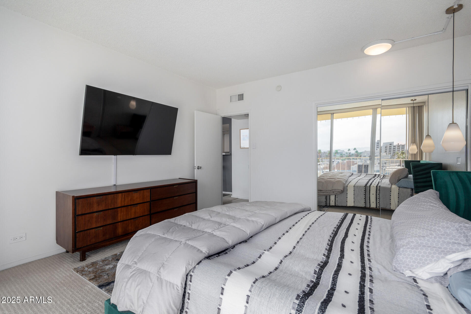 207 W CLARENDON Avenue # H5